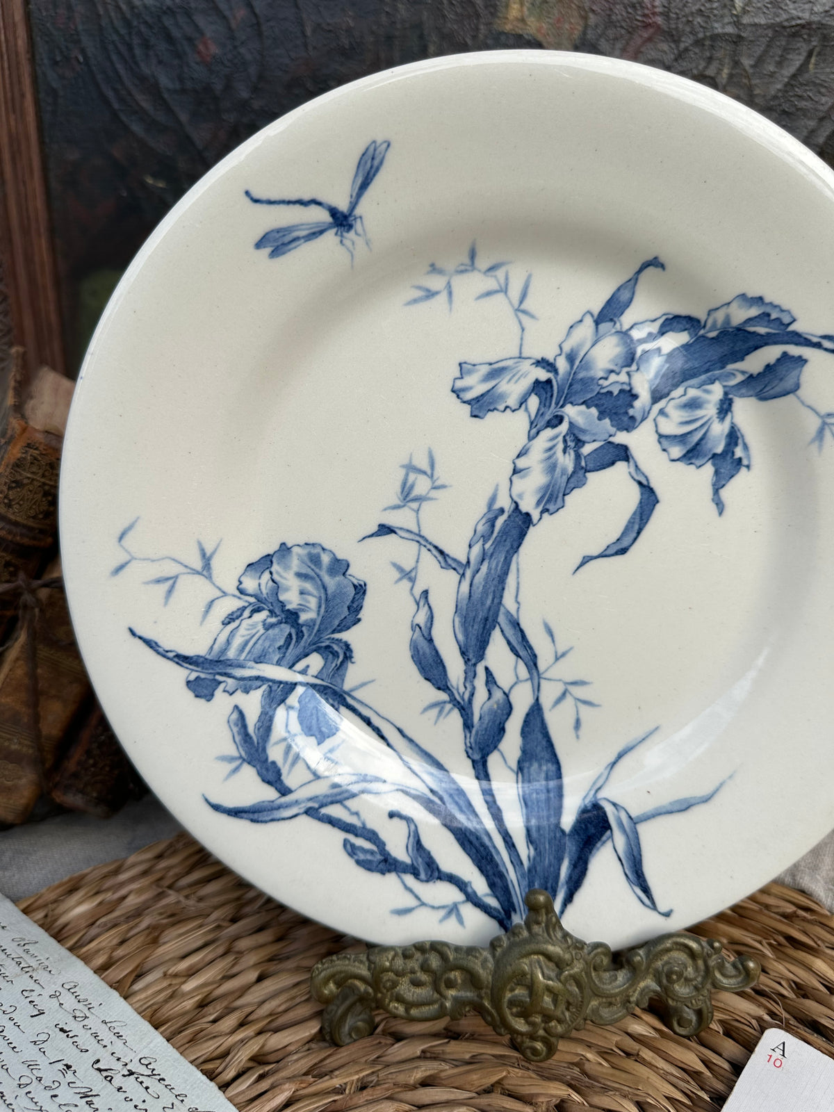A. Assiette à dessert Gien modèle Iris