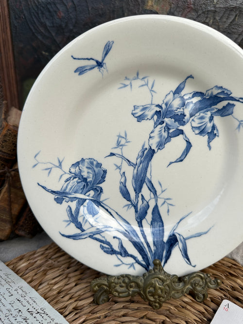 A. Assiette à dessert Gien modèle Iris