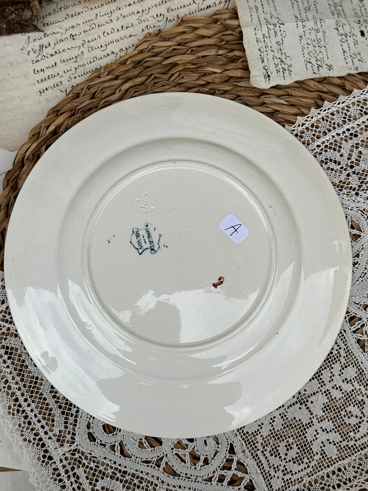 A. Suite de 6 assiettes à dessert Longwy modèle Mignon