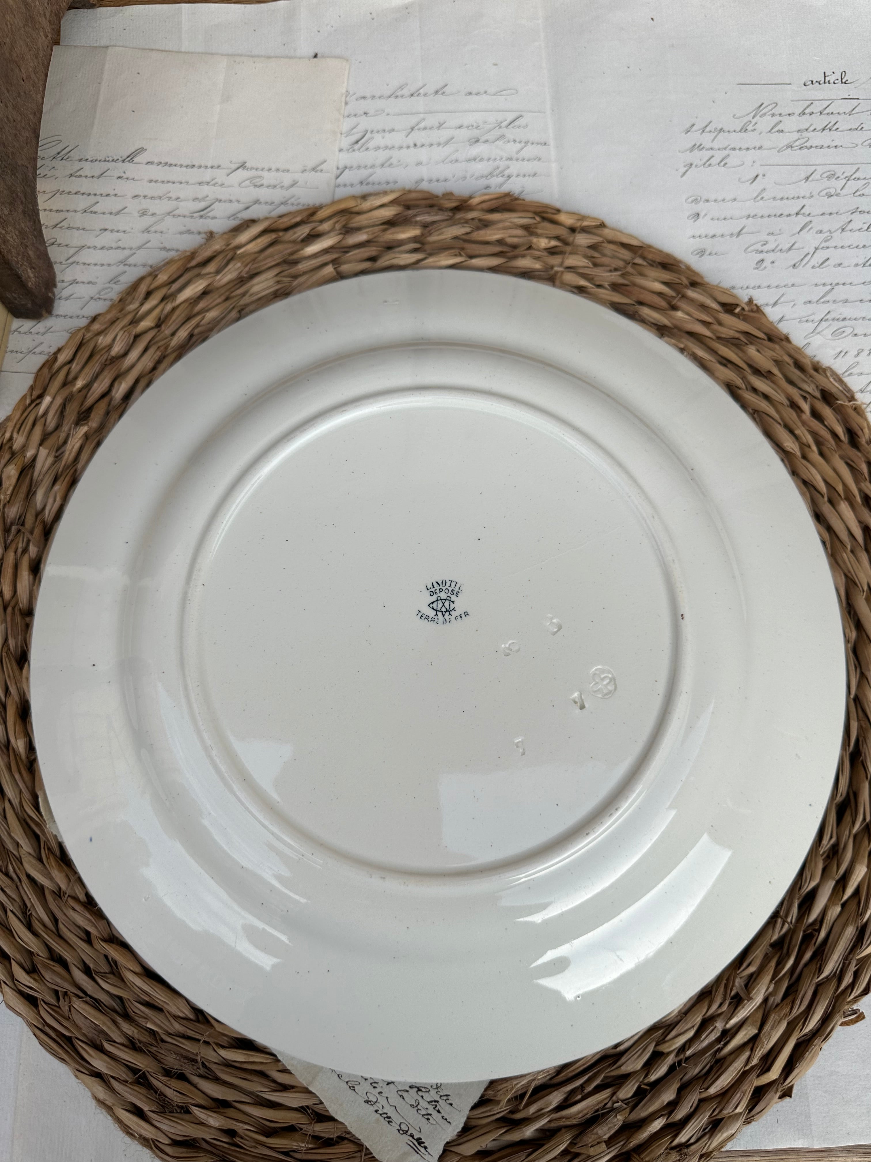 Plat rond Creil et Montereau modèle Linotte