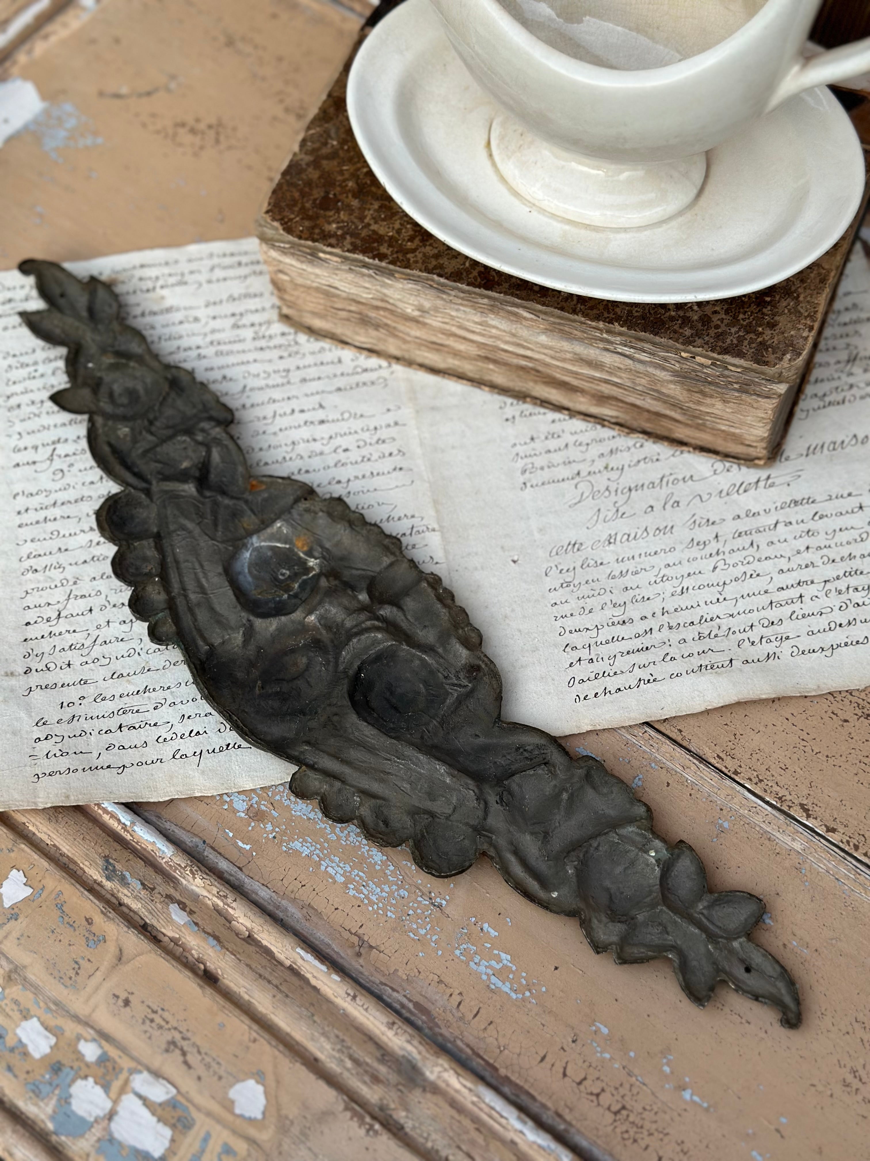 Pediment, Art Deco bronze ornament