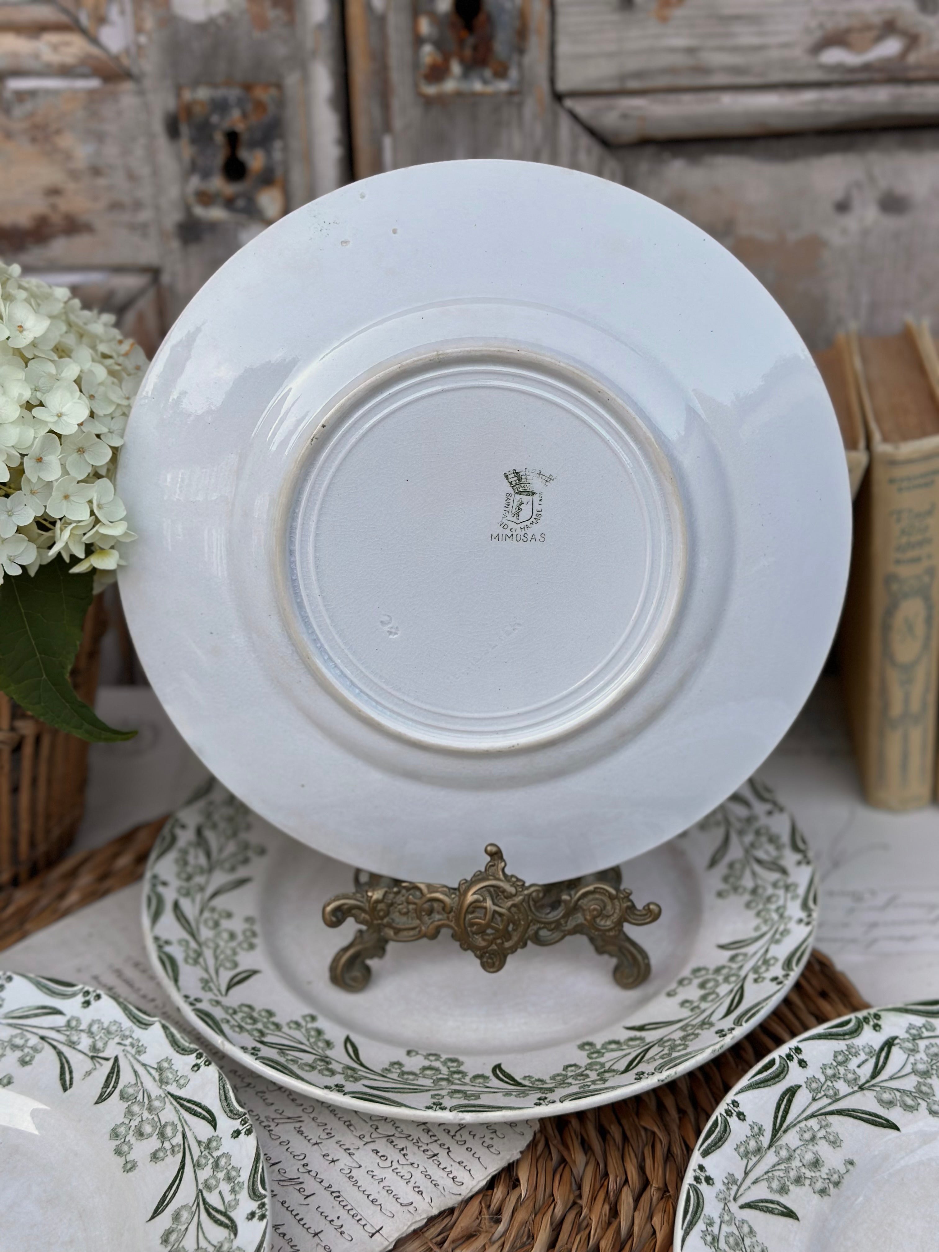 Série de 3 assiettes plates St. Amand modèle Mimosa, patinées
