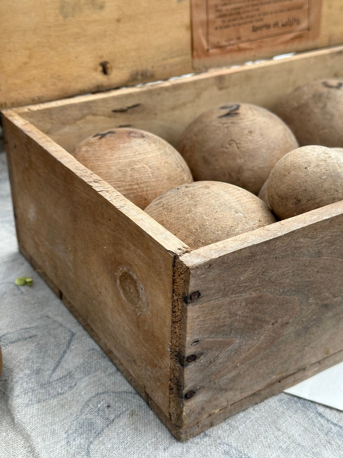 Ancien jeu des boules, pétanque, en bois