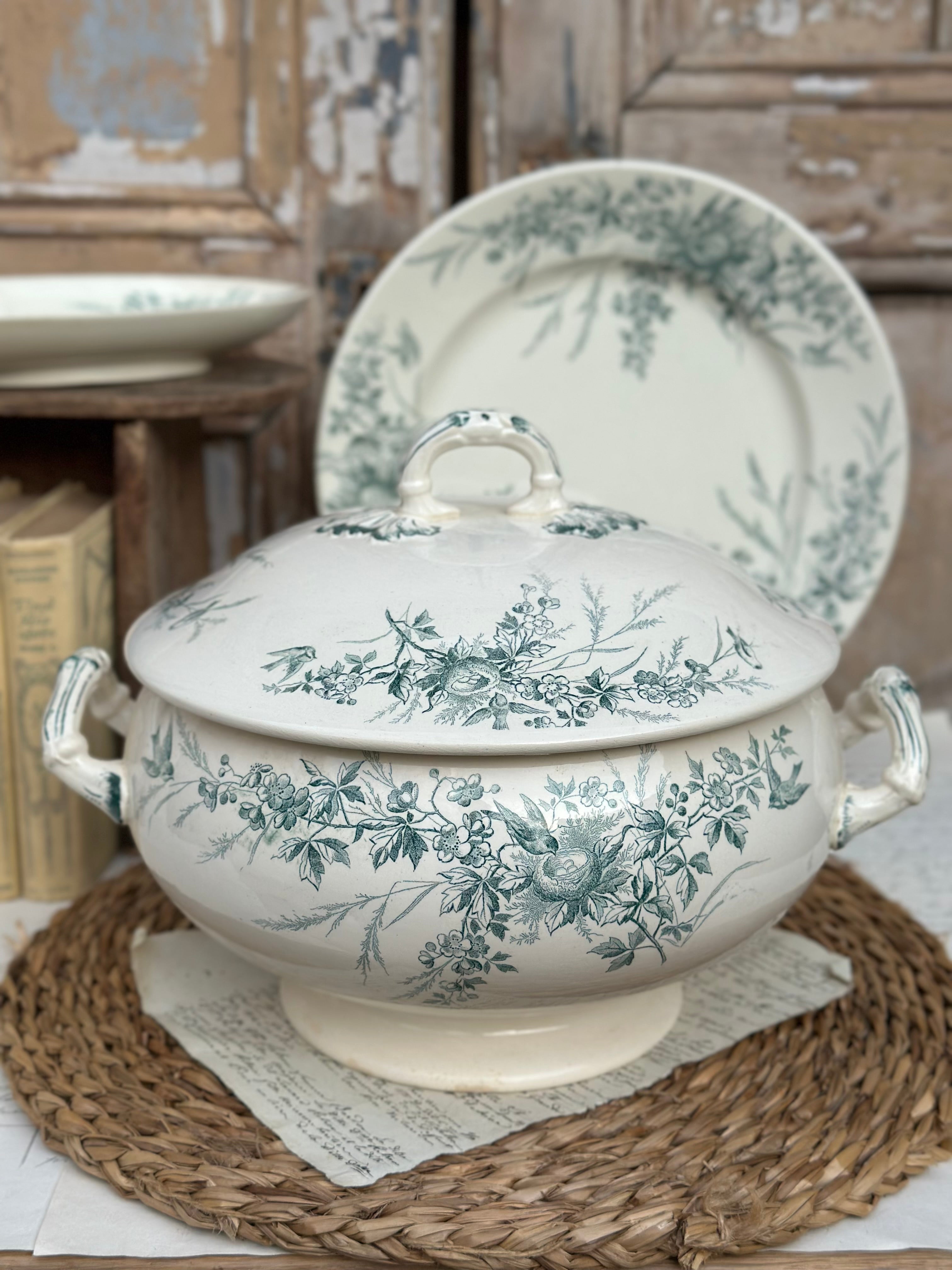 Large Creil et Montereau soup tureen, Linotte model