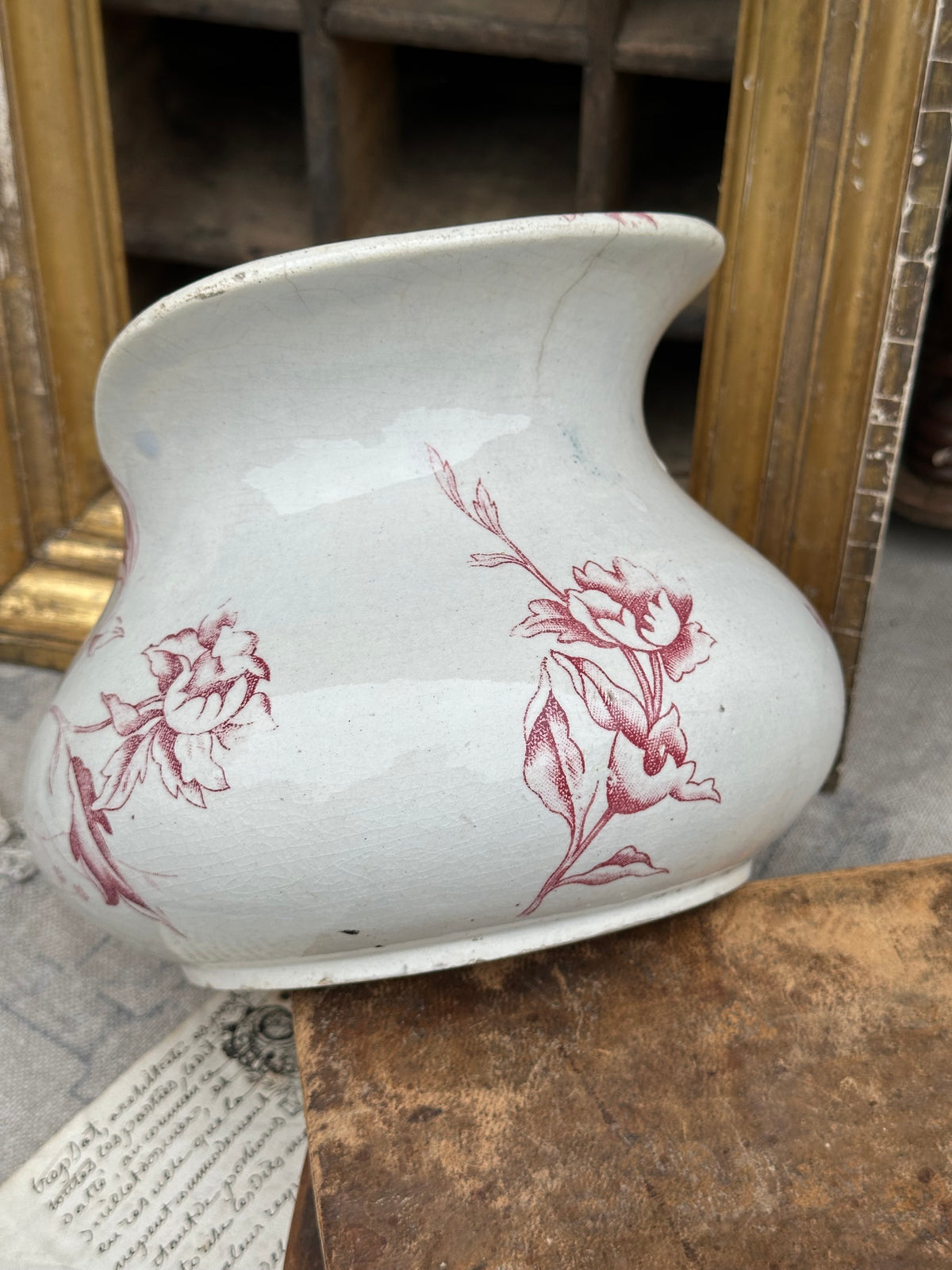 Broc joufflu Faïencerie de Lyon modèle Rose de Noël