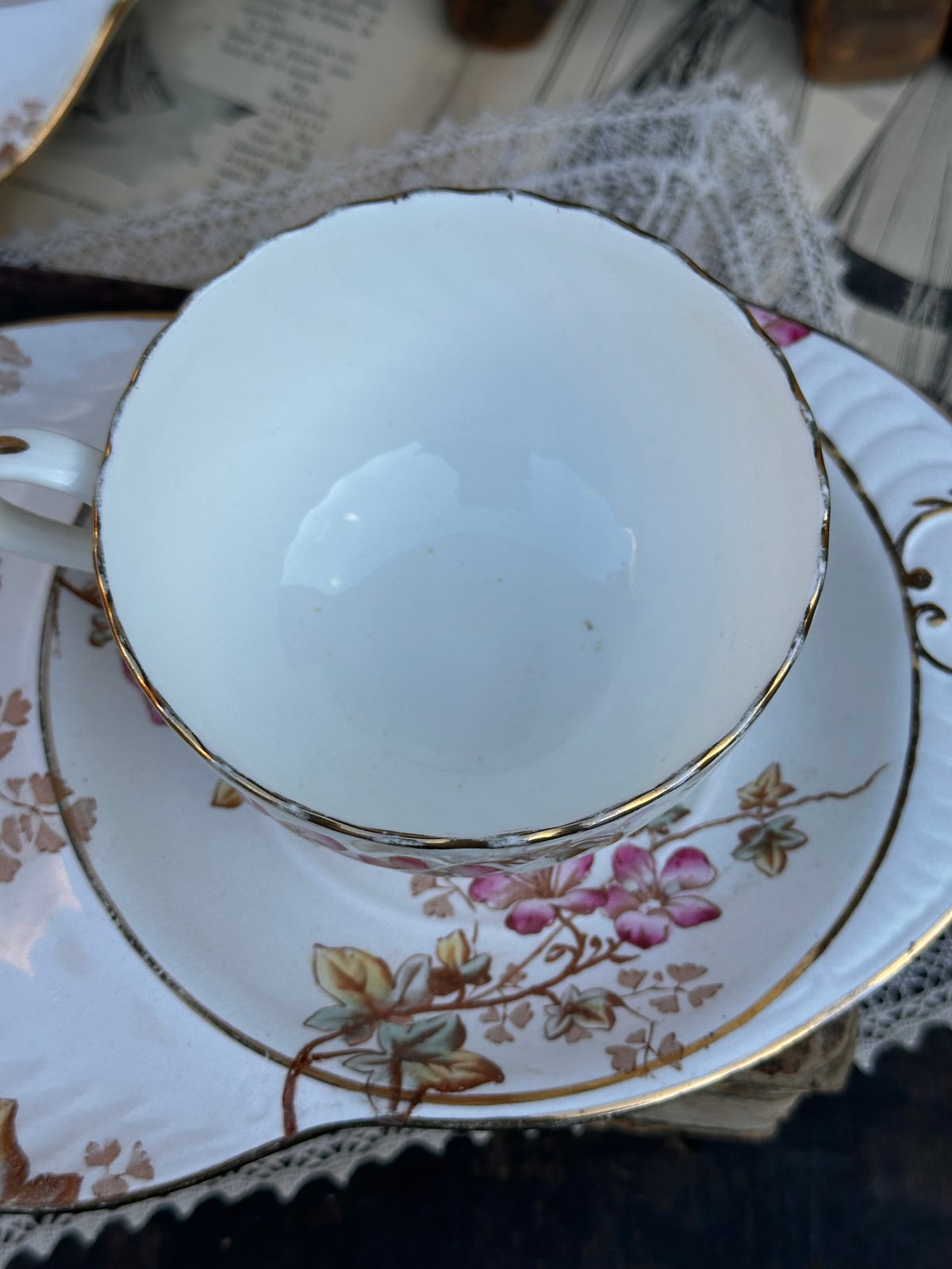 I. Sublime grande tasse à thé polychrome
