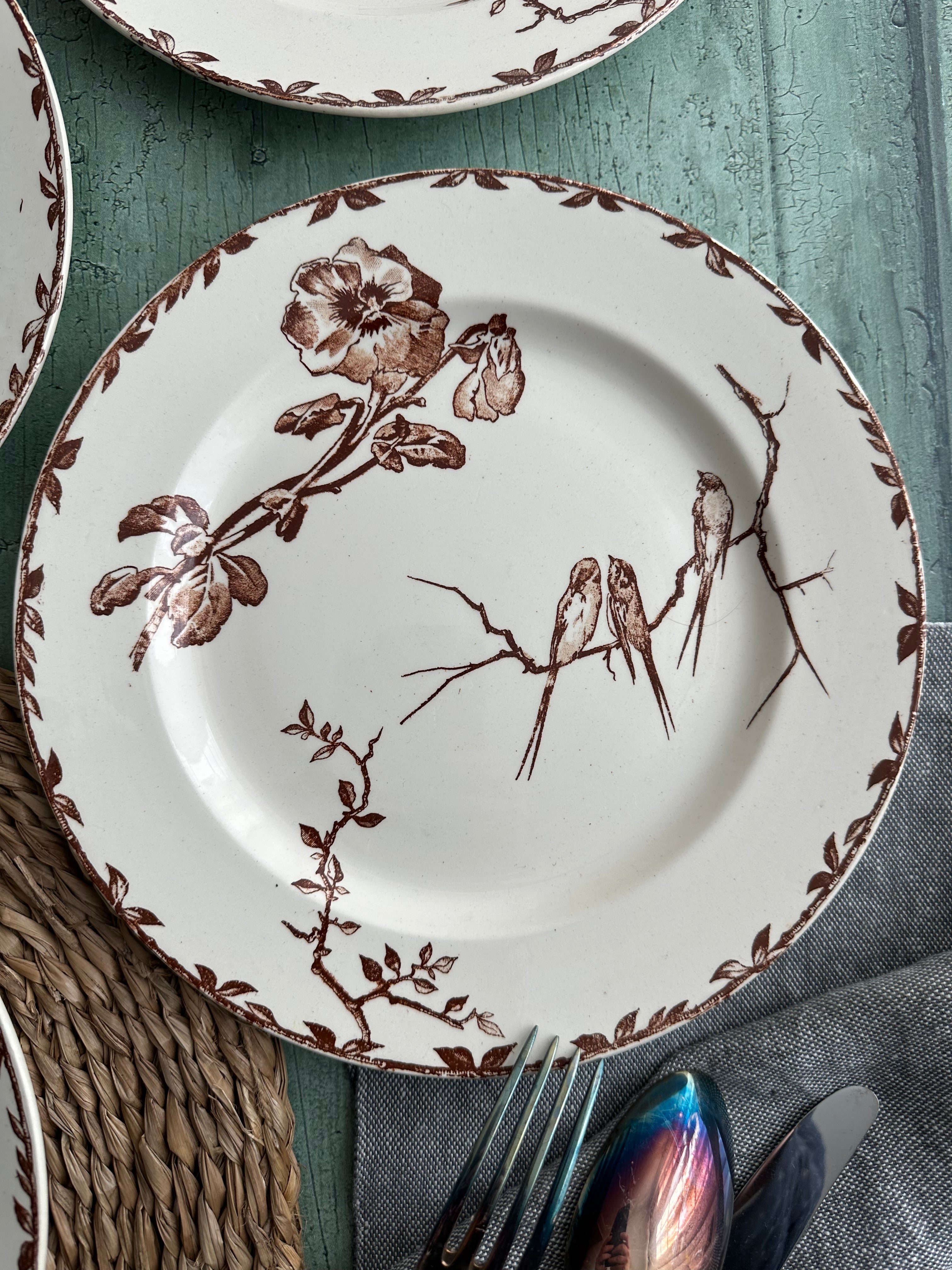 Set of 4 Choisy le Roi flat plates, Oxford model