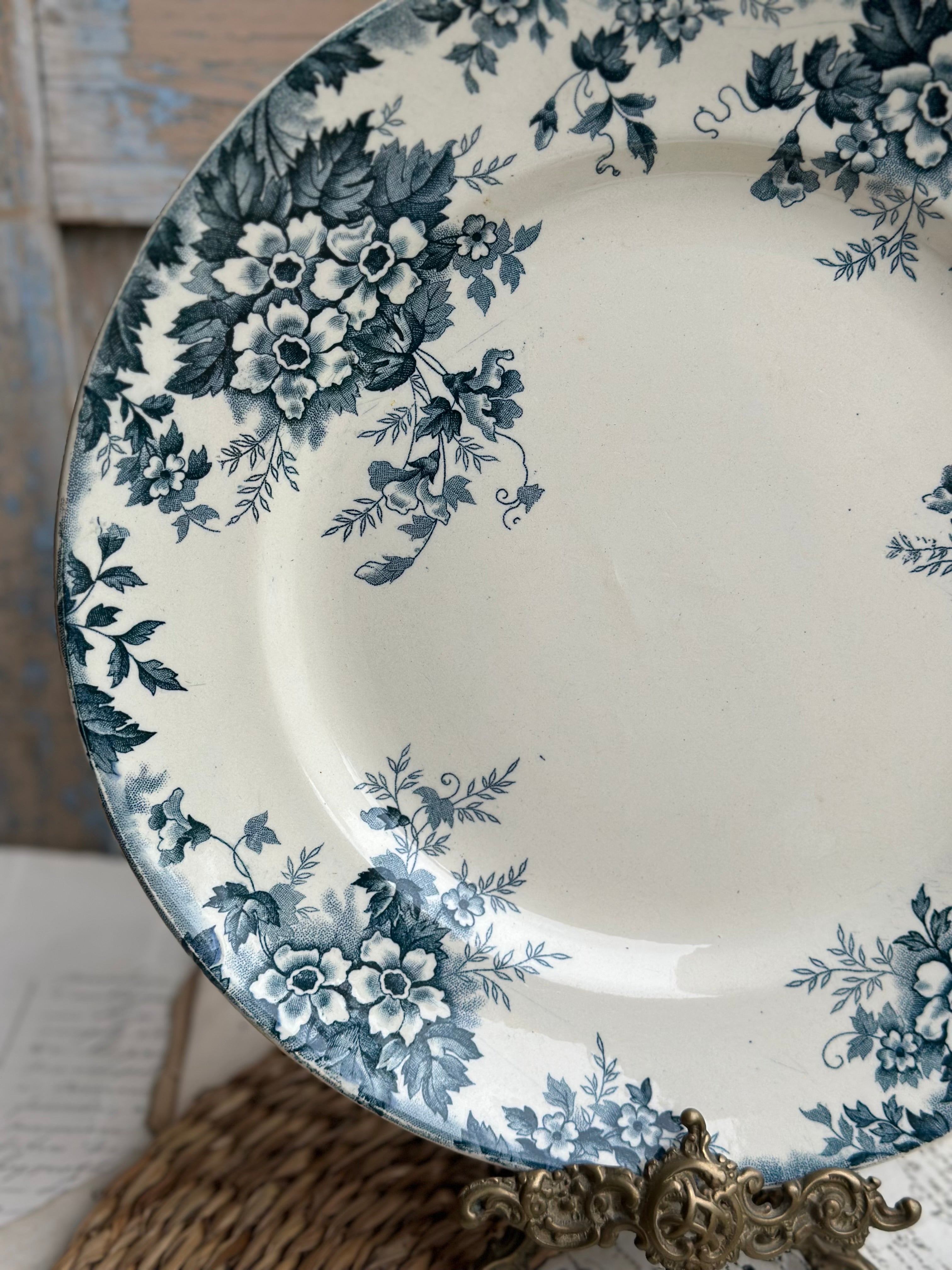 Plat rond Saint Amand Hamage modèle Marie- Louise
