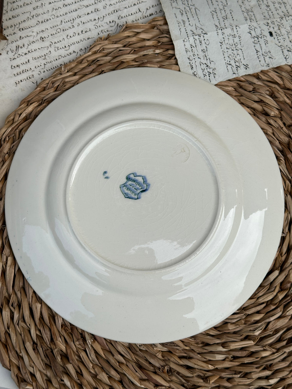 A. Suite de 6 assiettes à dessert dépareillées