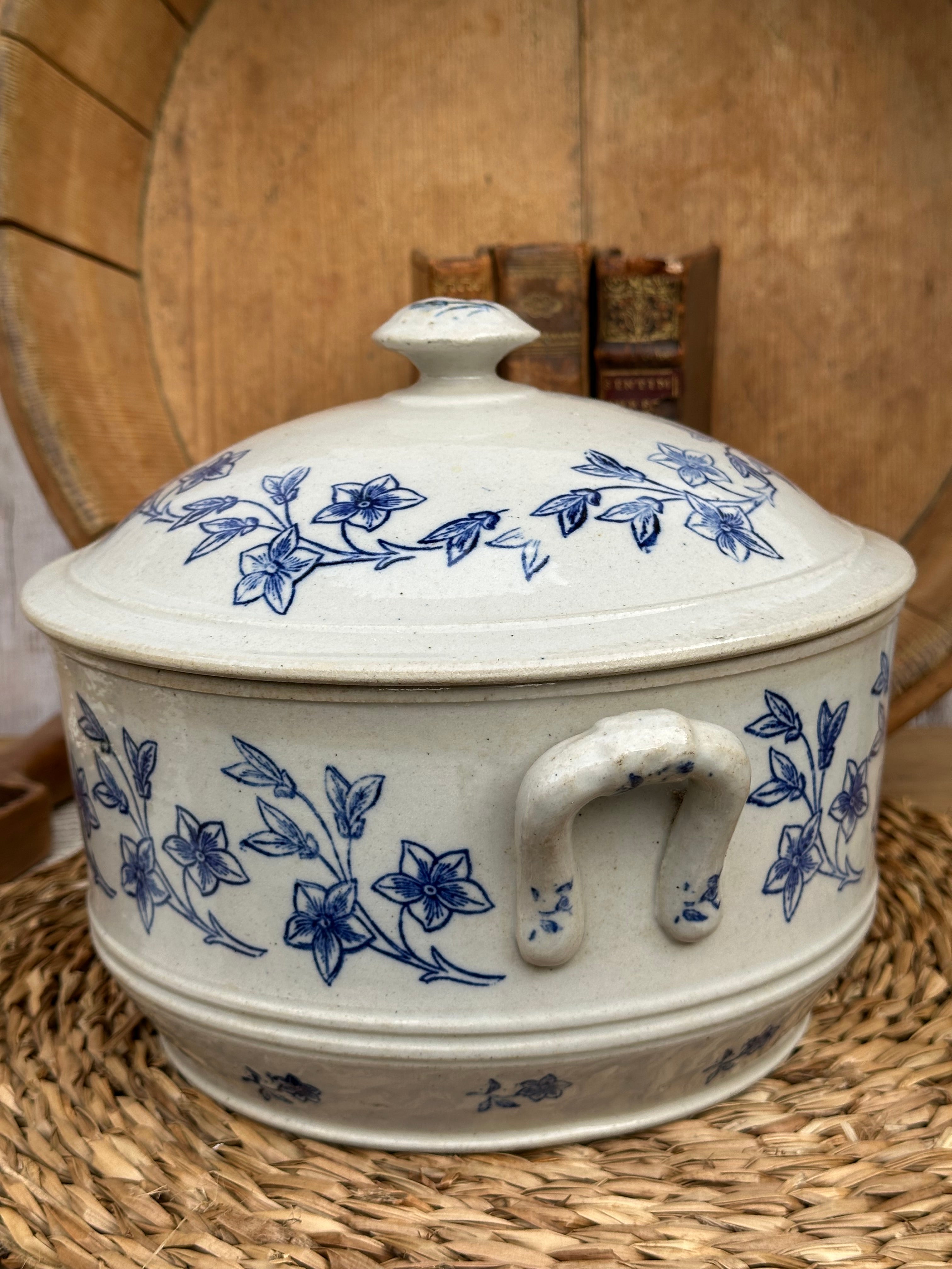 Large St Uze tureen