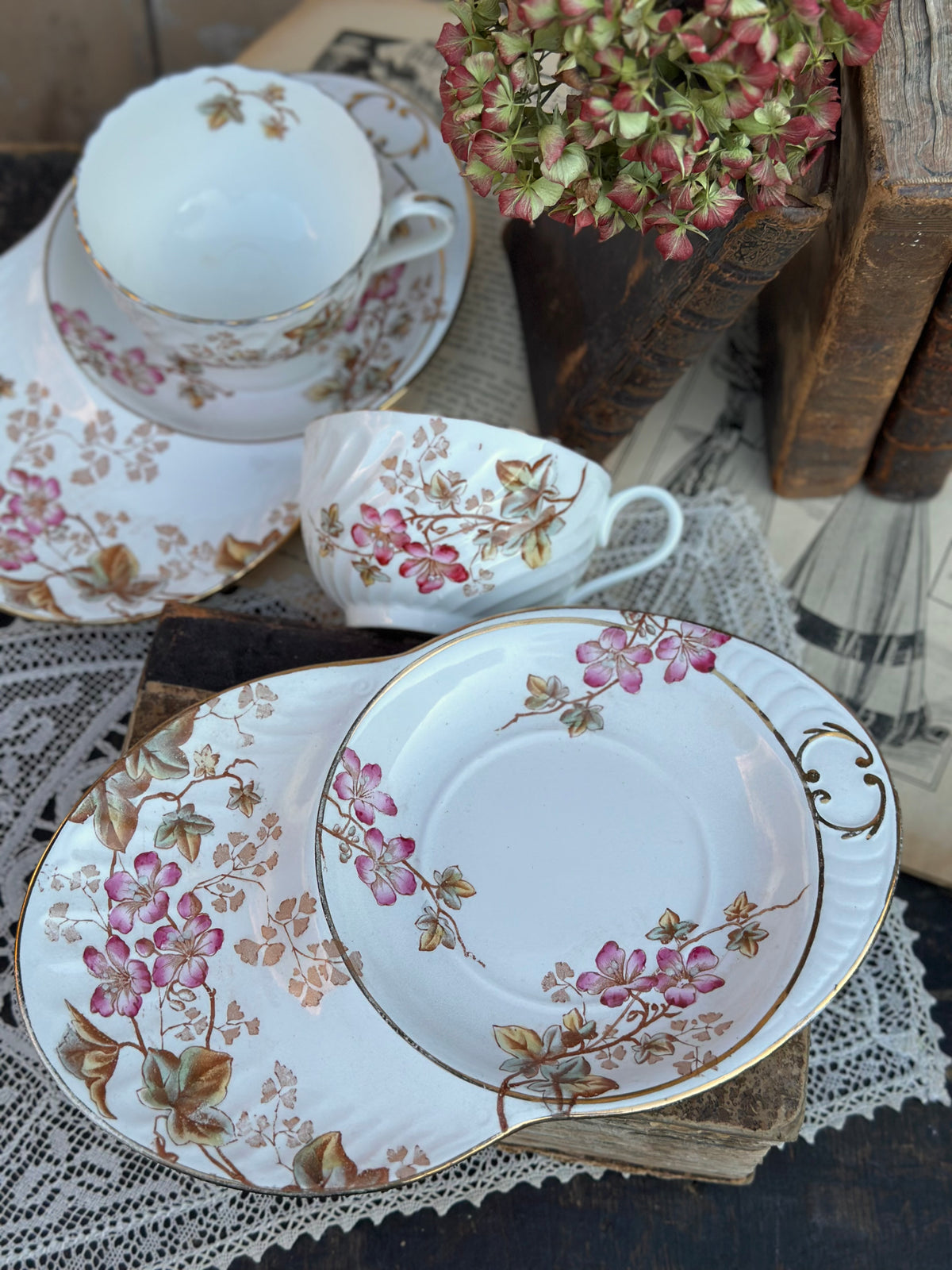 I. Sublime grande tasse à thé polychrome