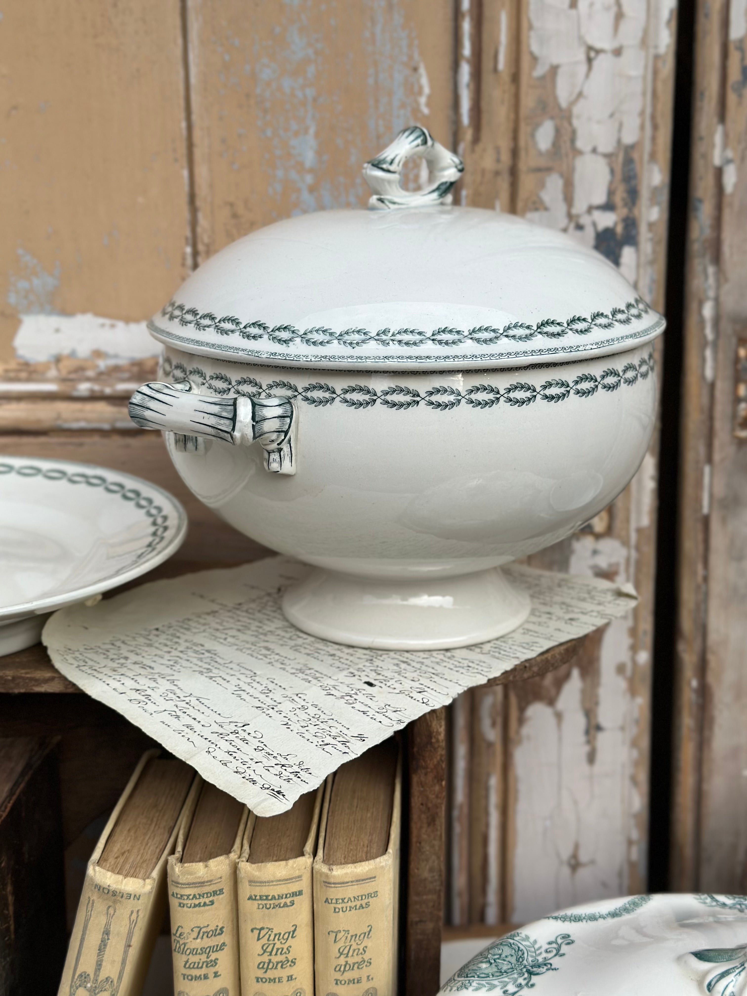 Small Sarreguemines Nobilis soup tureen