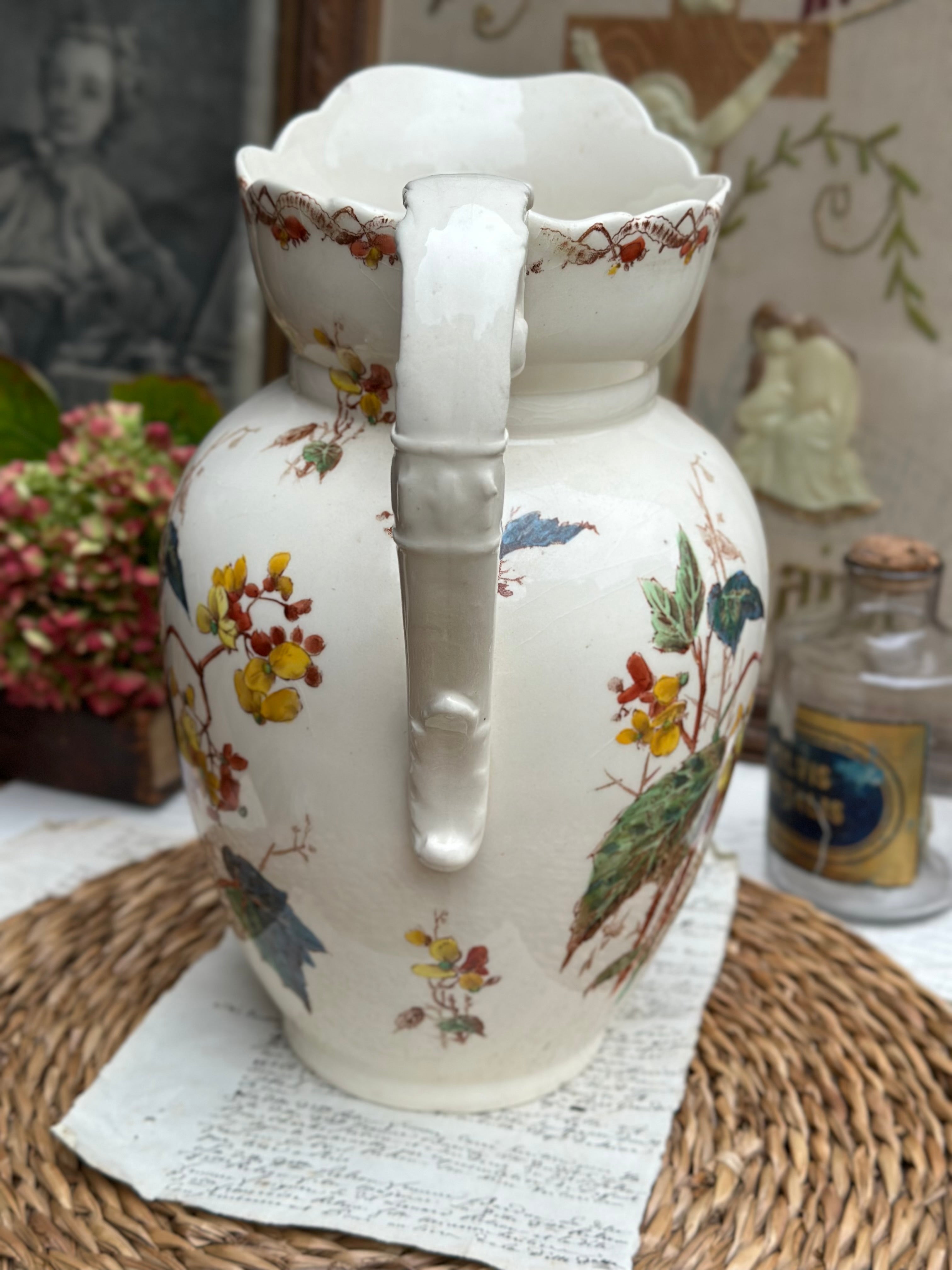 Grand broc polychrome Gien modèle Bégonia