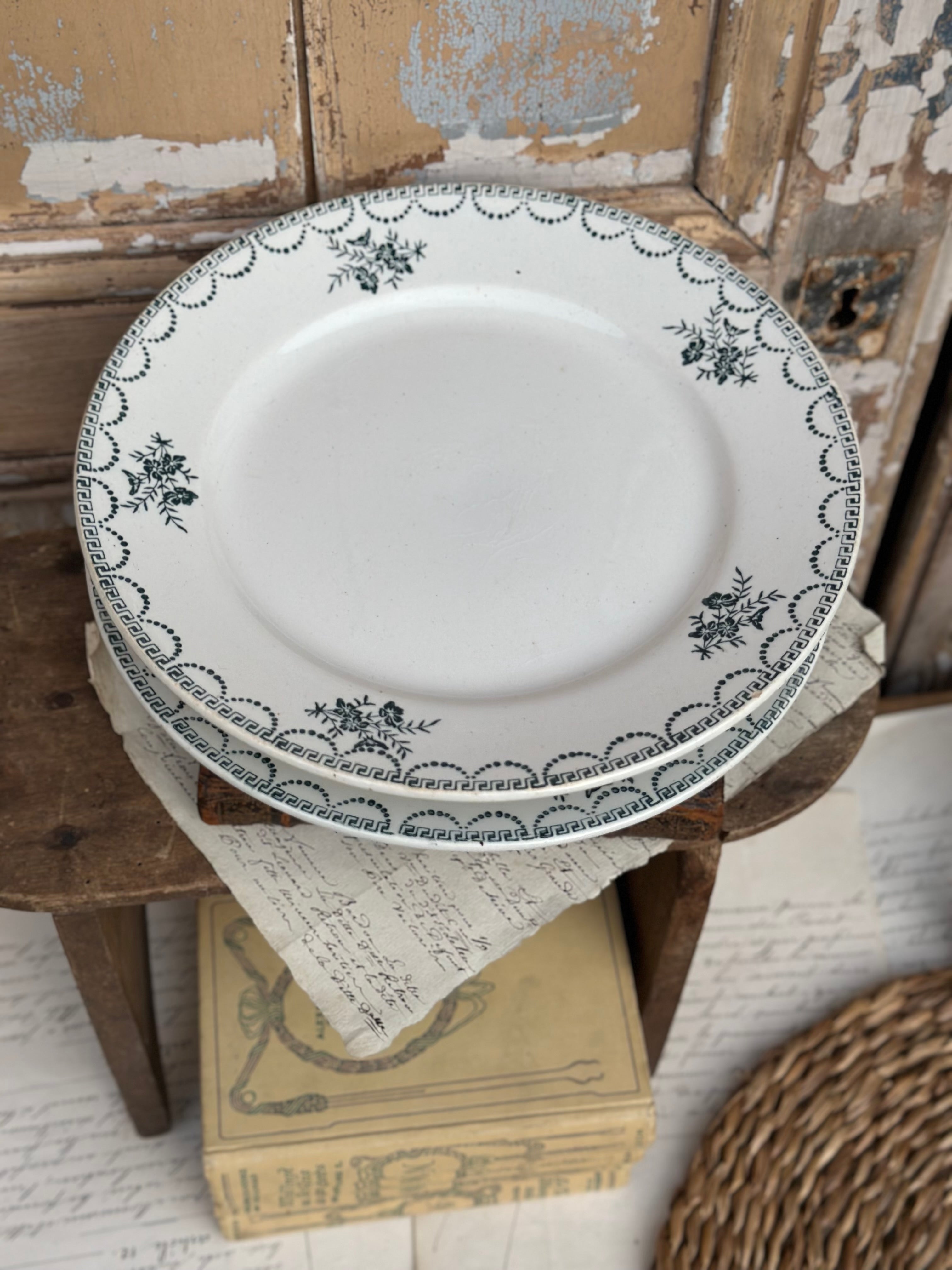 I. Plat piédouche St. Amand