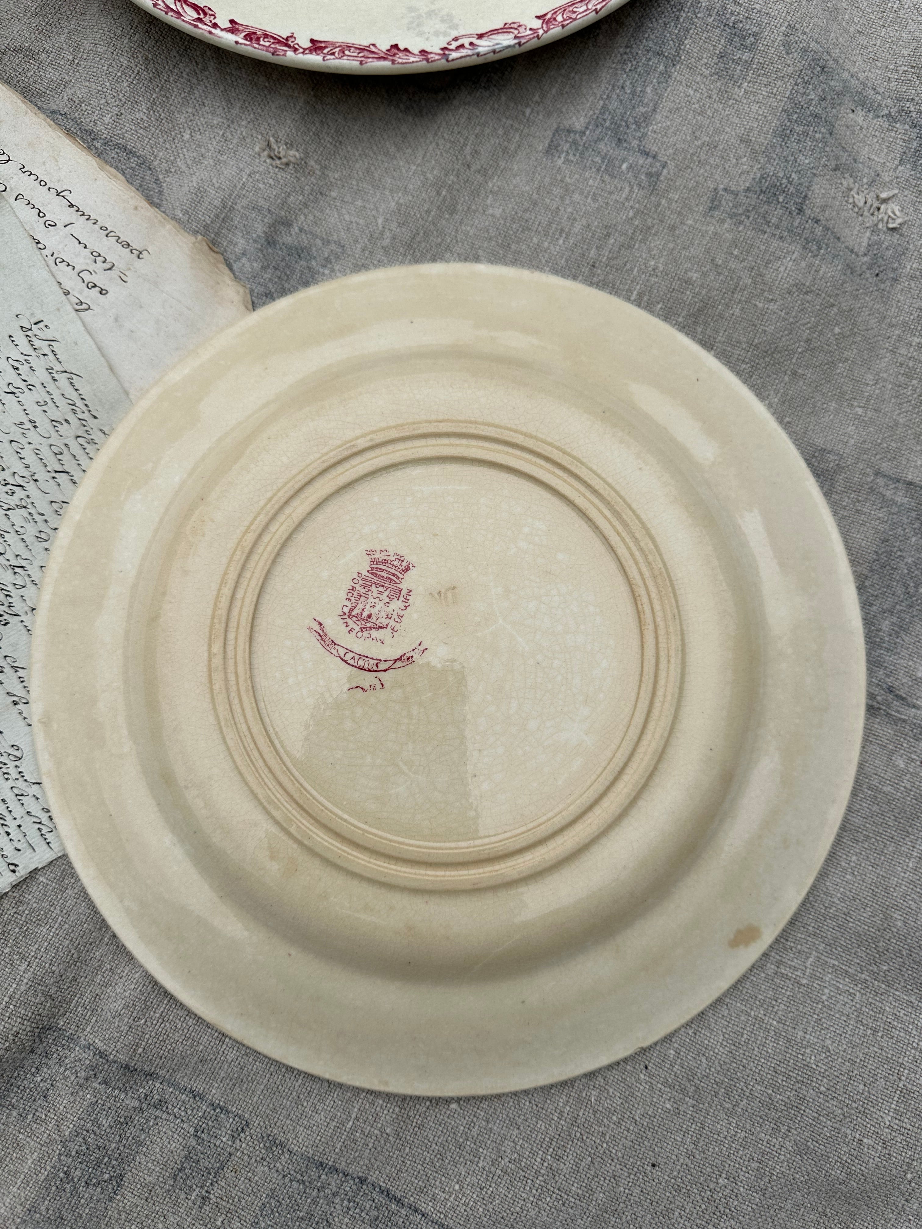 II. Suite de 6 assiettes plates dépareillées