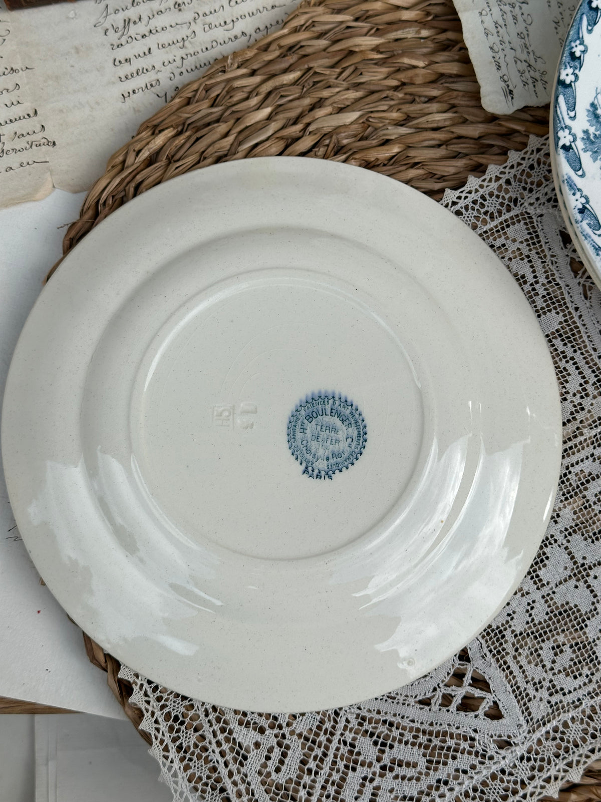 C. Suite de 6 assiettes à dessert dépareillées