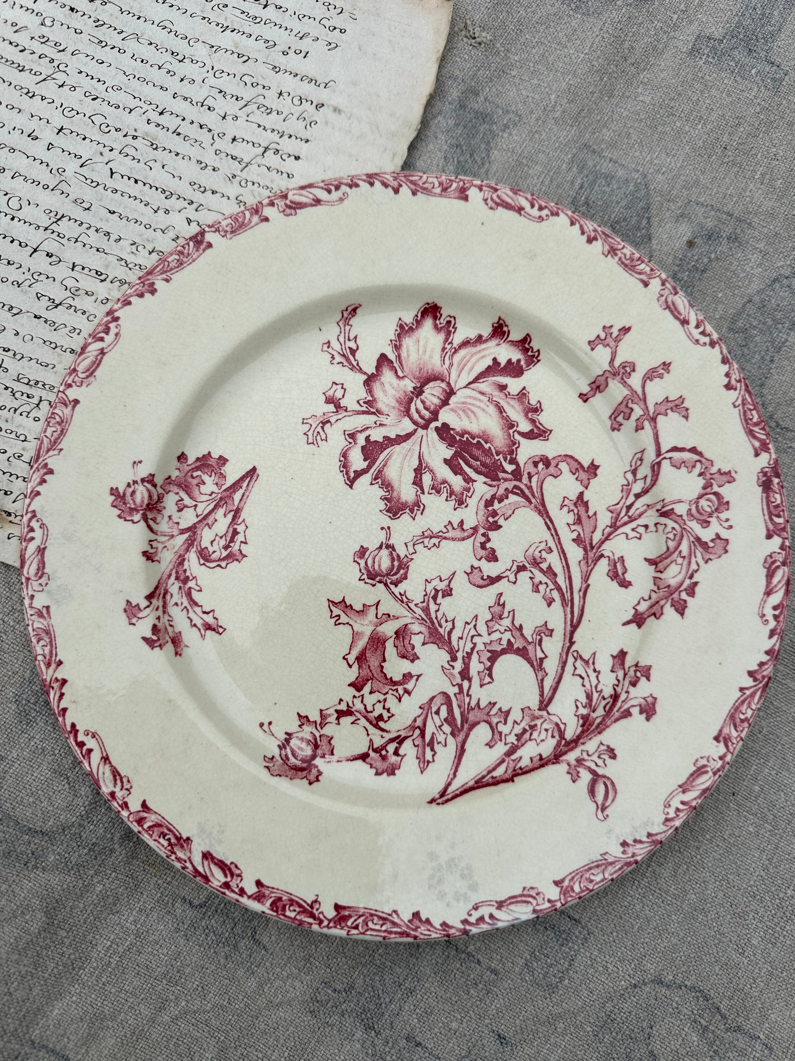 II. Suite de 6 assiettes plates dépareillées