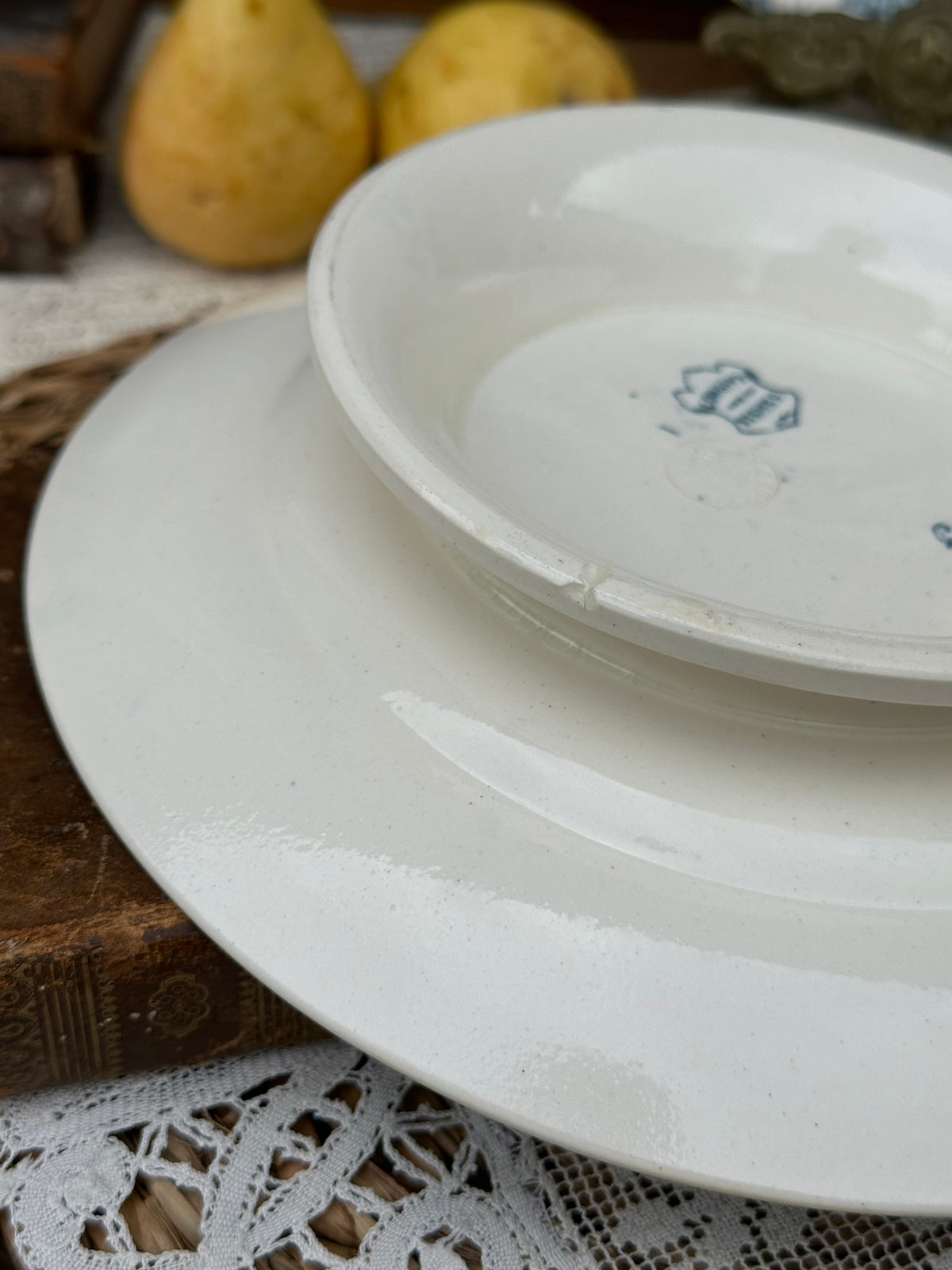 Plat piédouche Longwy modèle Fismes