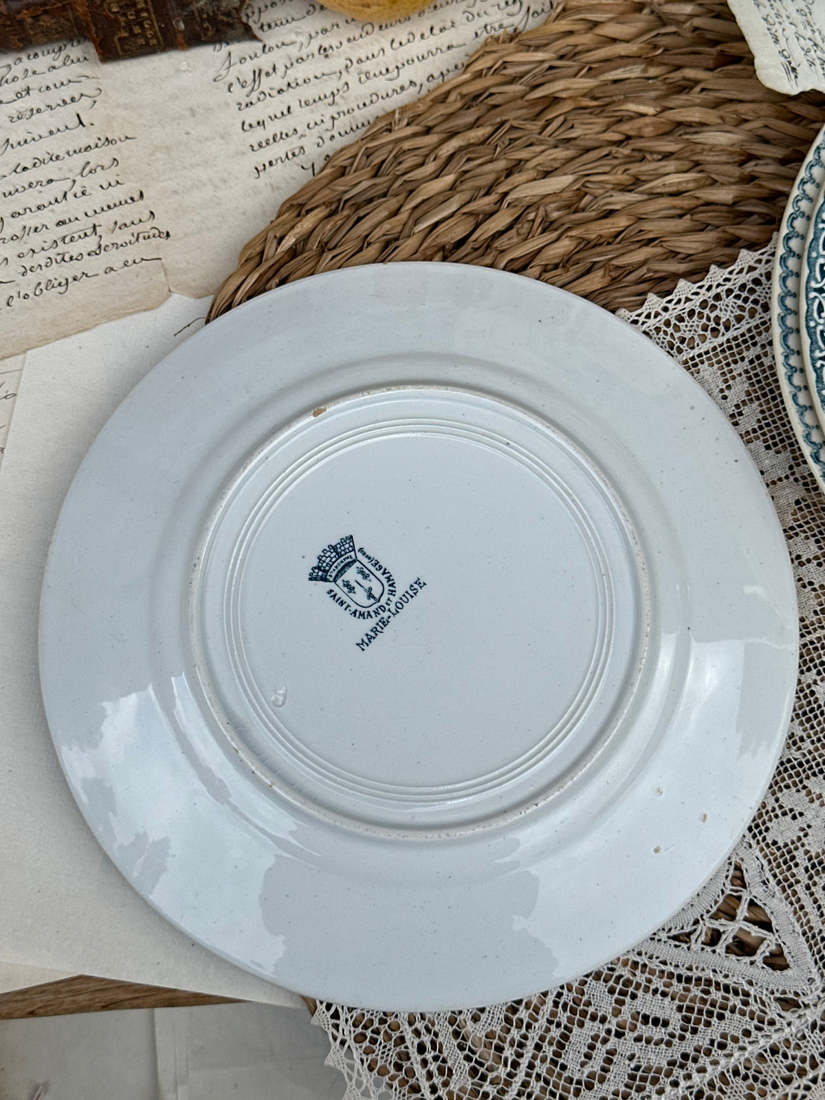D. Suite de 6 assiettes à dessert dépareillées