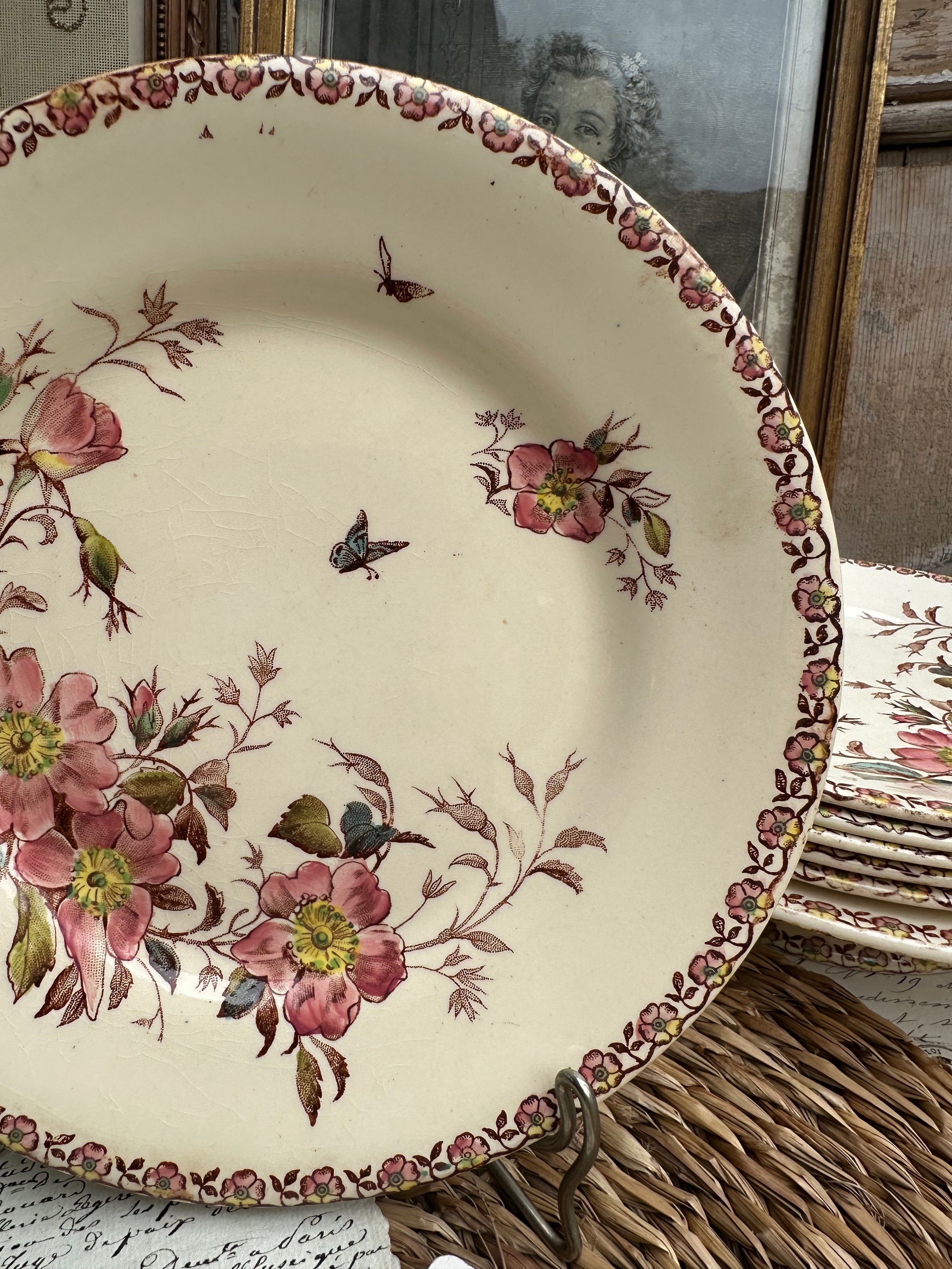 F. Assiette à dessert polychrome Gien modèle Mai