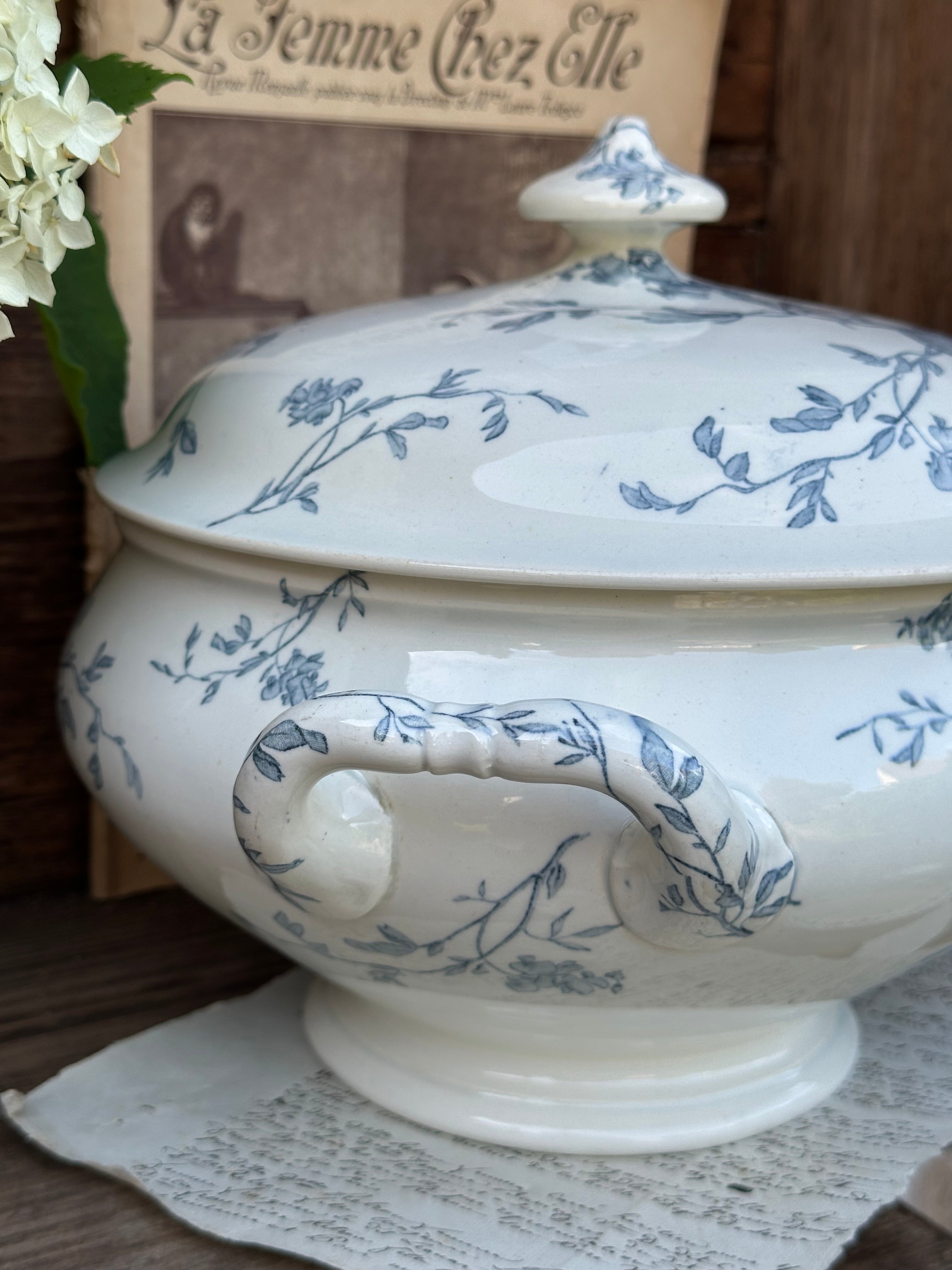 Rare and large Heathcote Bone Takou pattern soup tureen