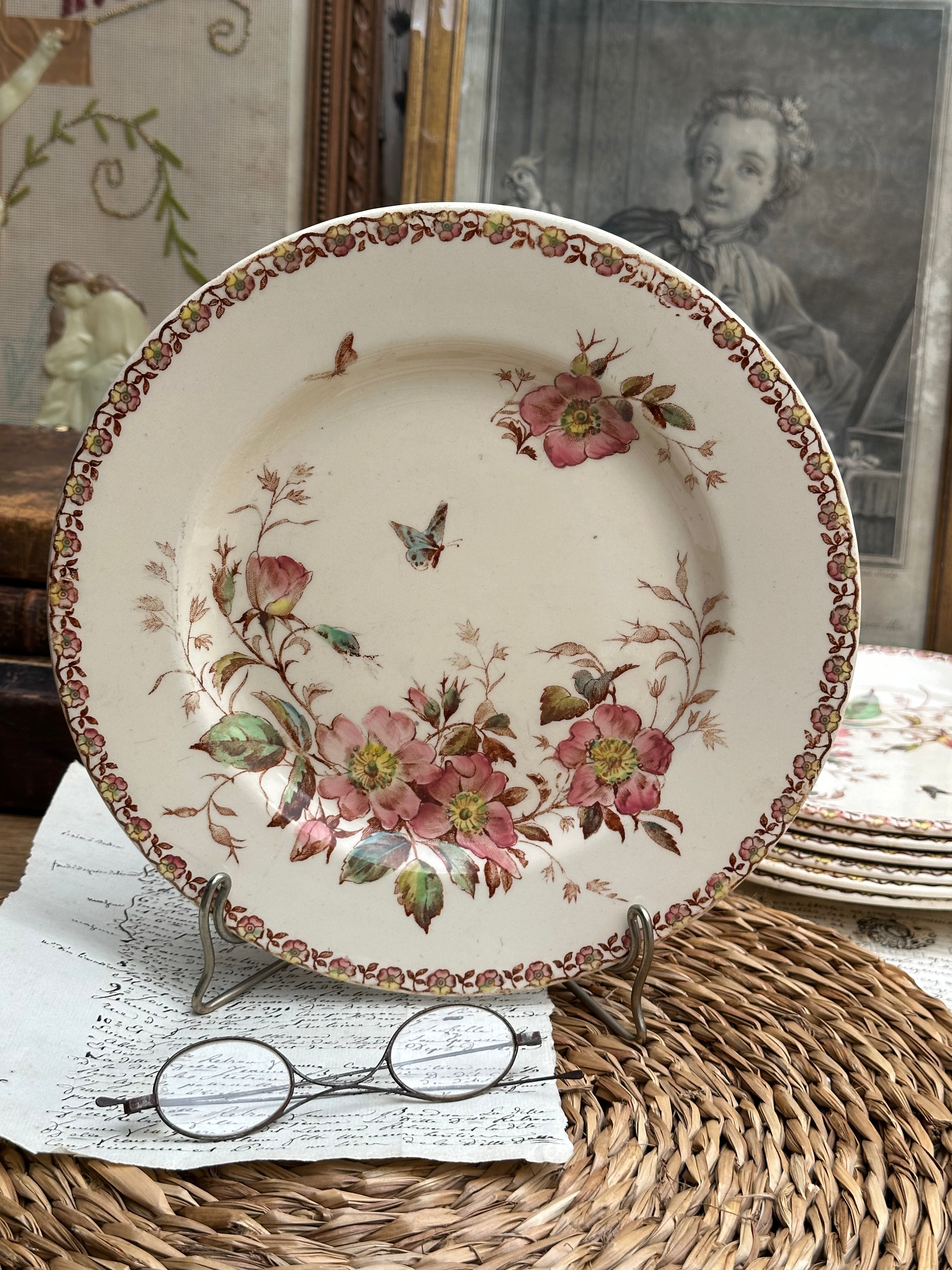 Plat piédouche polychrome Gien modèle Mai