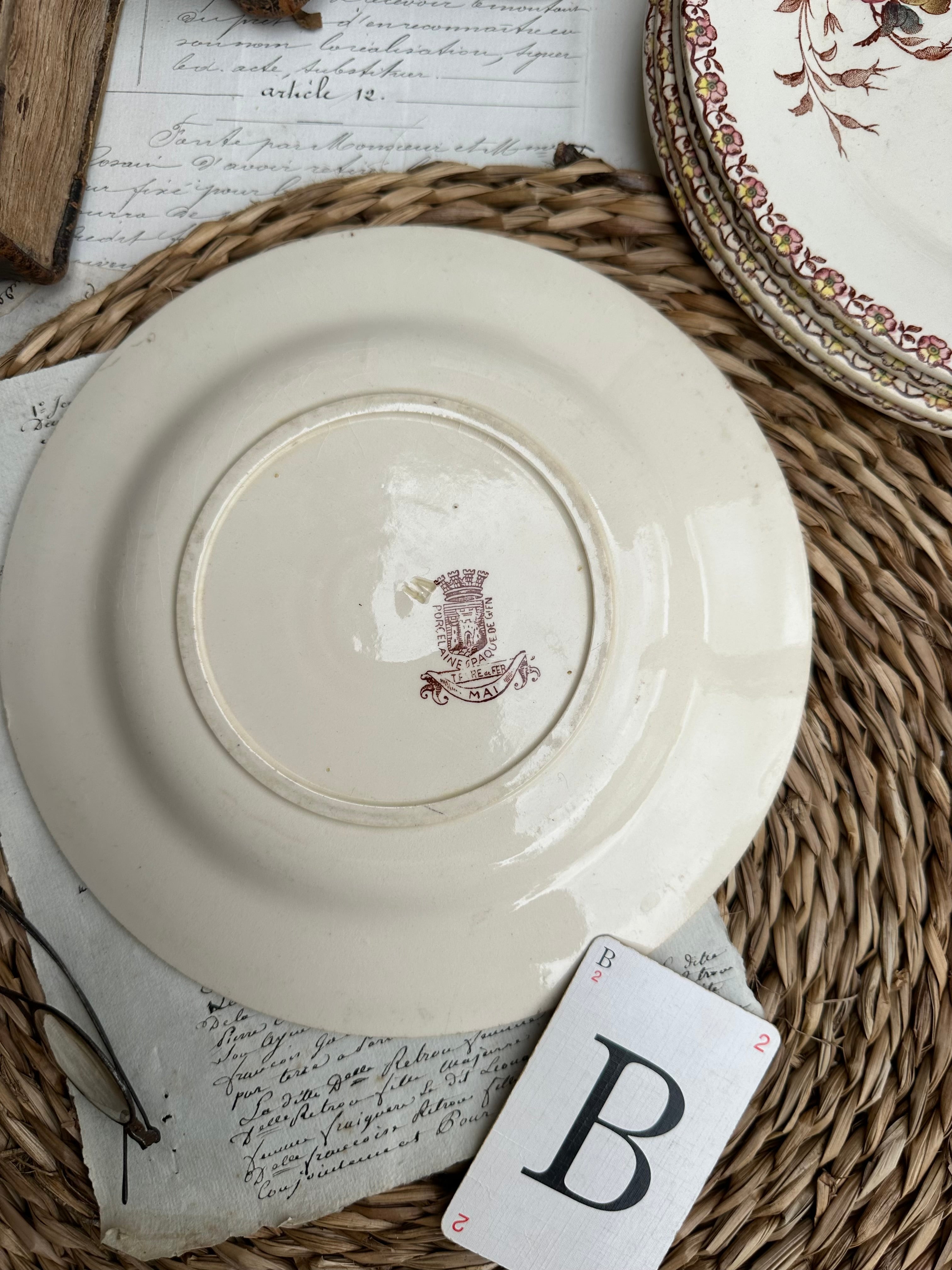 B. Assiette à dessert polychrome Gien modèle Mai