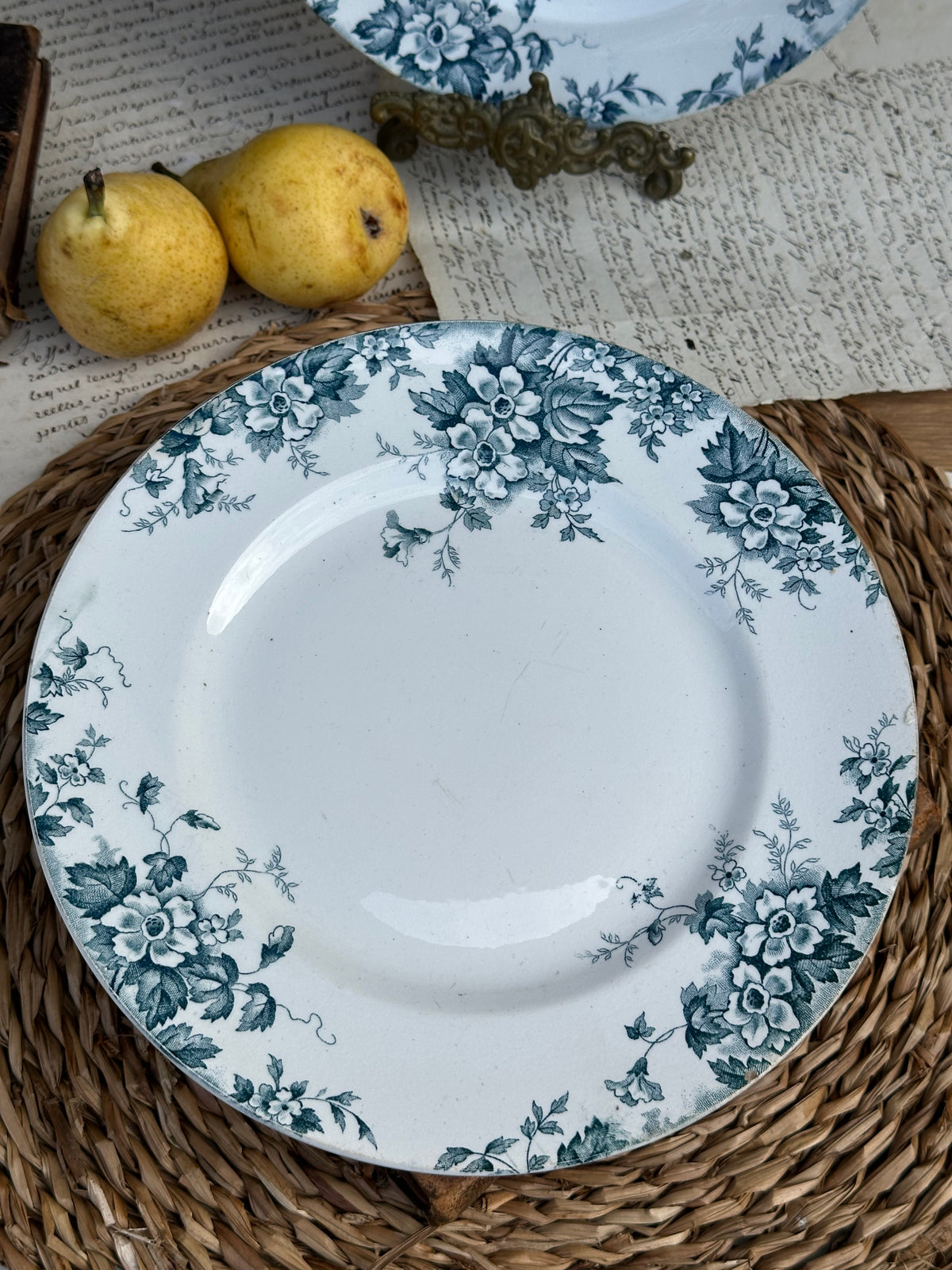 Plat piédouche St. Amand modèle Marie-Louise