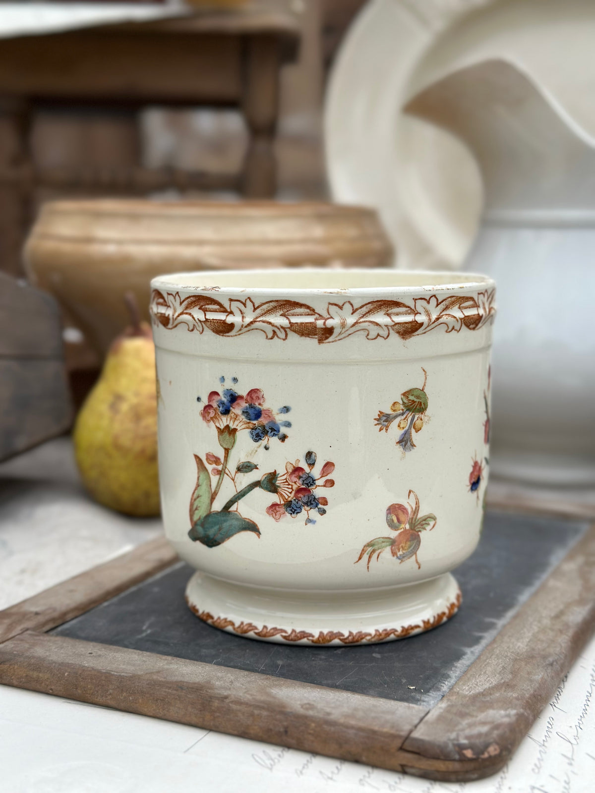 Pot polychrome Creil et Montereau
