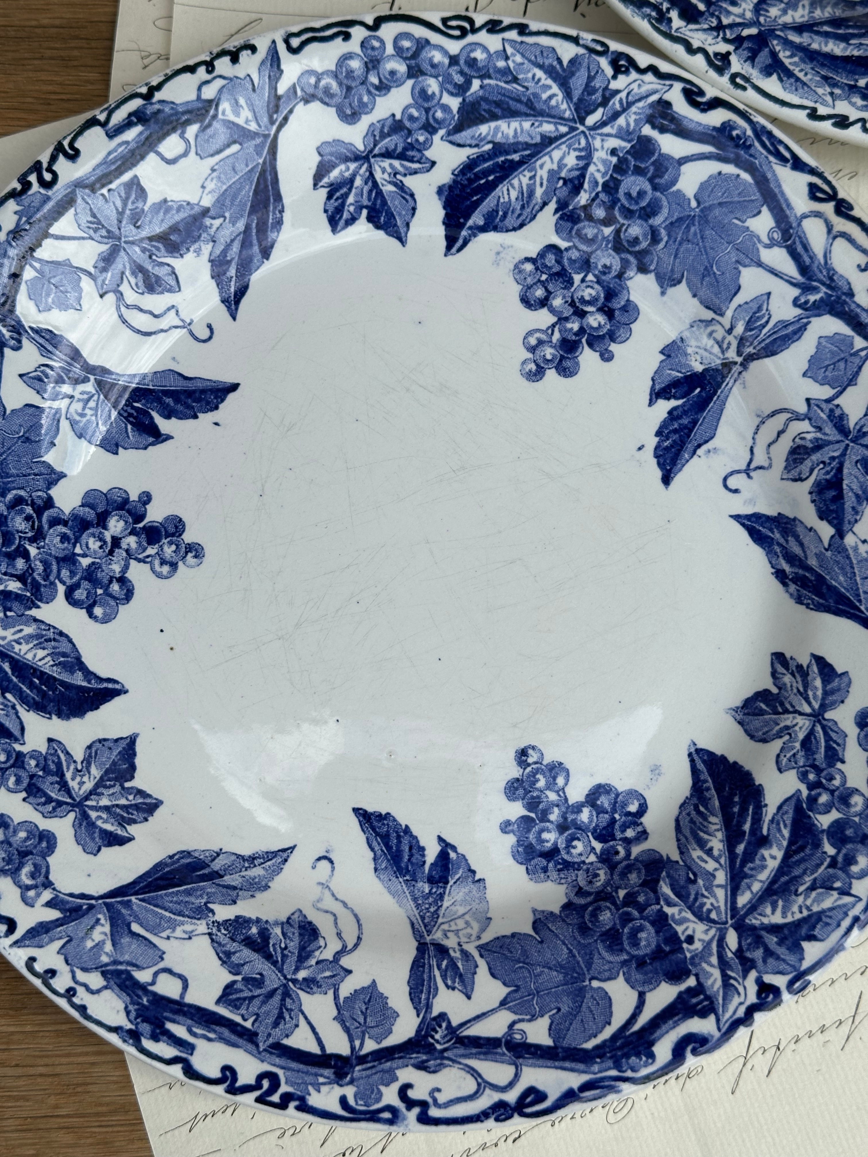 II. Suite de 4 assiettes plates Creil et Montereau modèle El Kantara