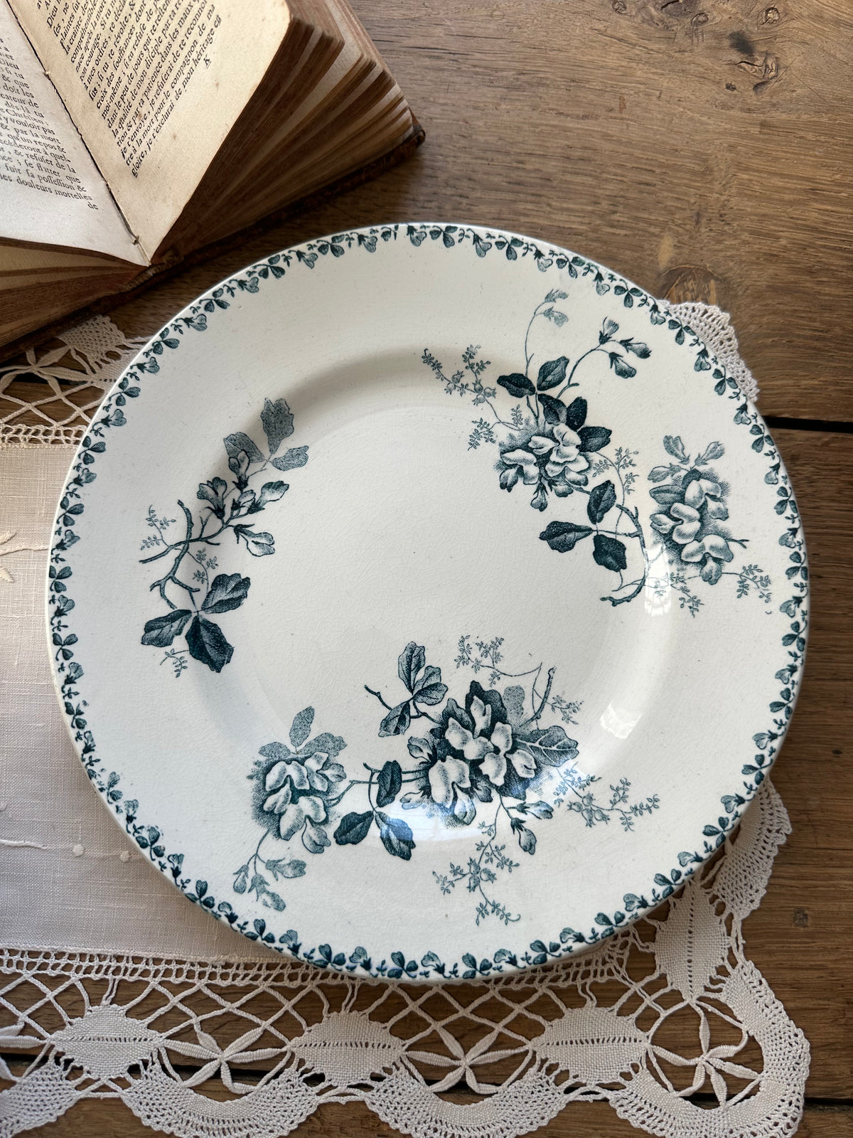 Assiette St. Amand modèle Acacia