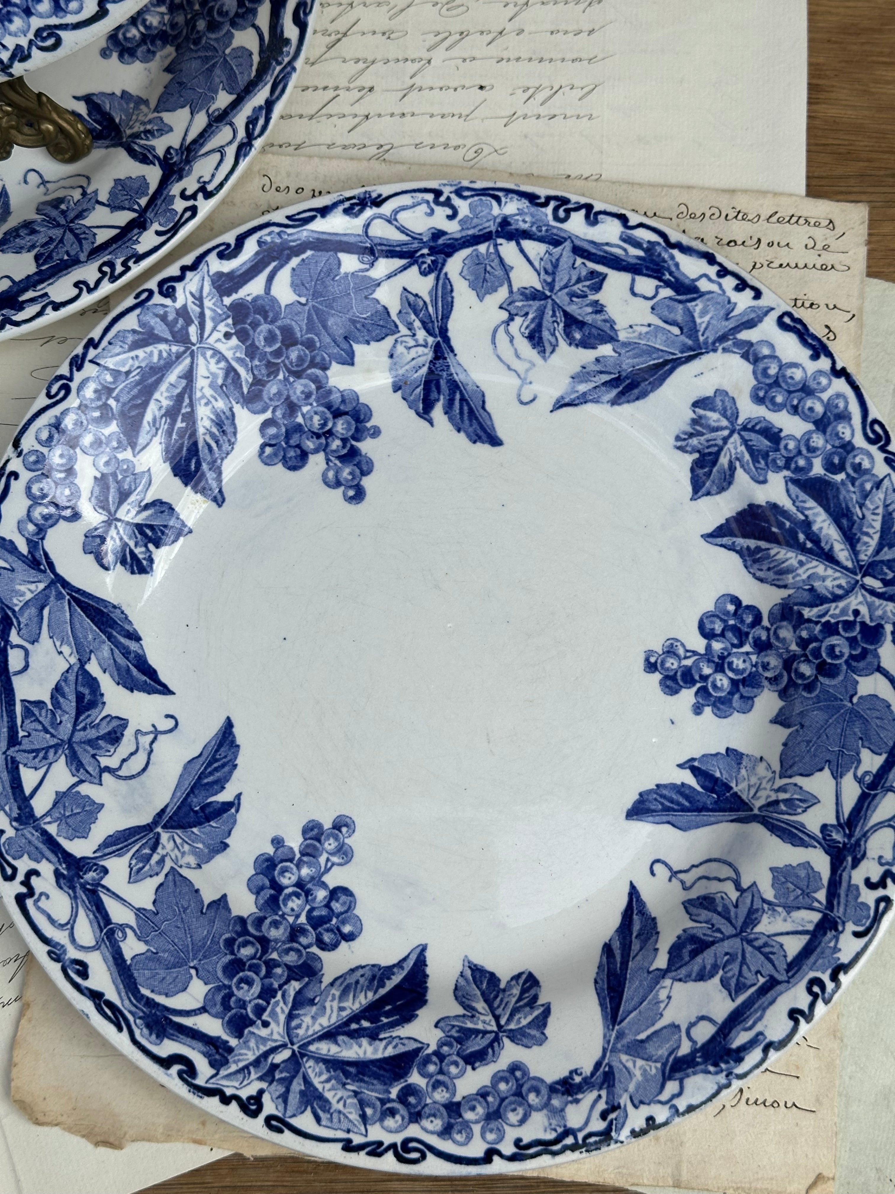 II. Suite de 4 assiettes plates Creil et Montereau modèle El Kantara