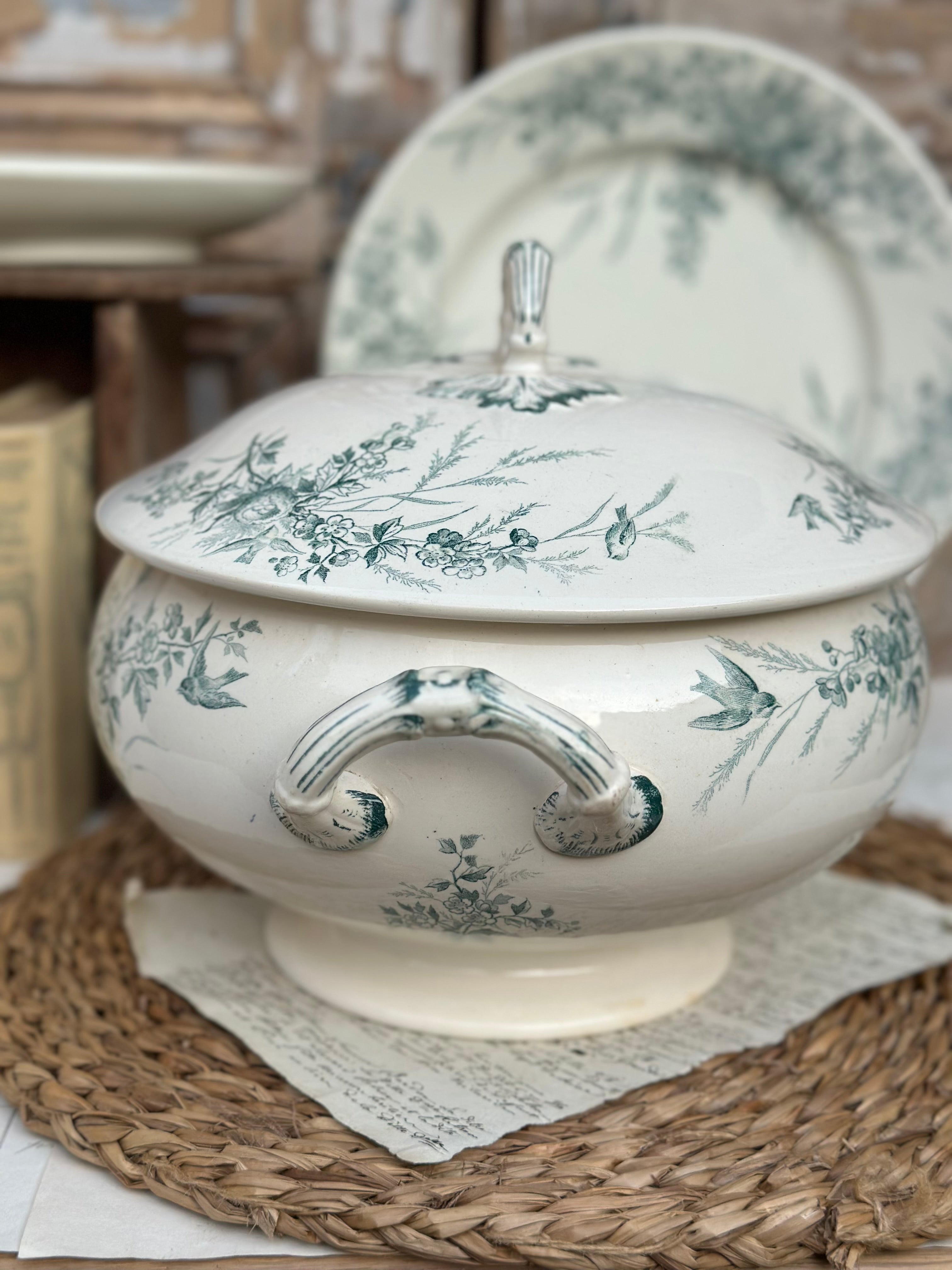 Large Creil et Montereau soup tureen, Linotte model
