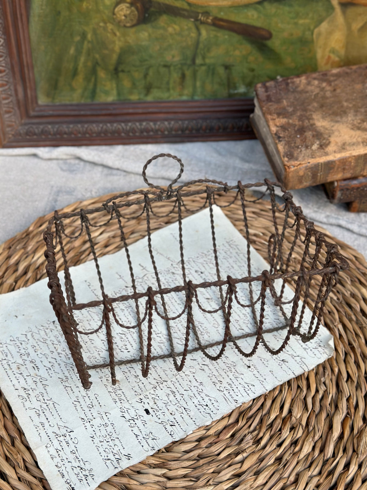 Petit panier ancien en fil de fer torsadé