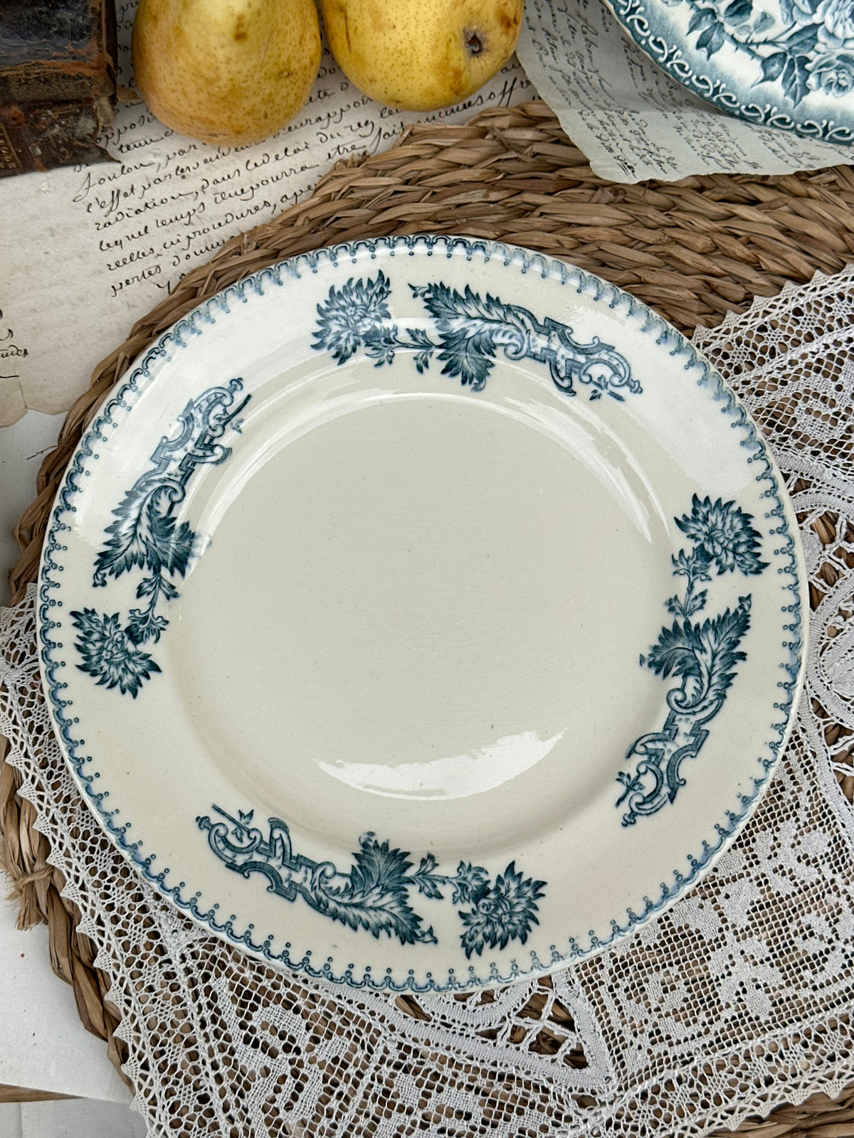 D. Suite de 6 assiettes à dessert dépareillées