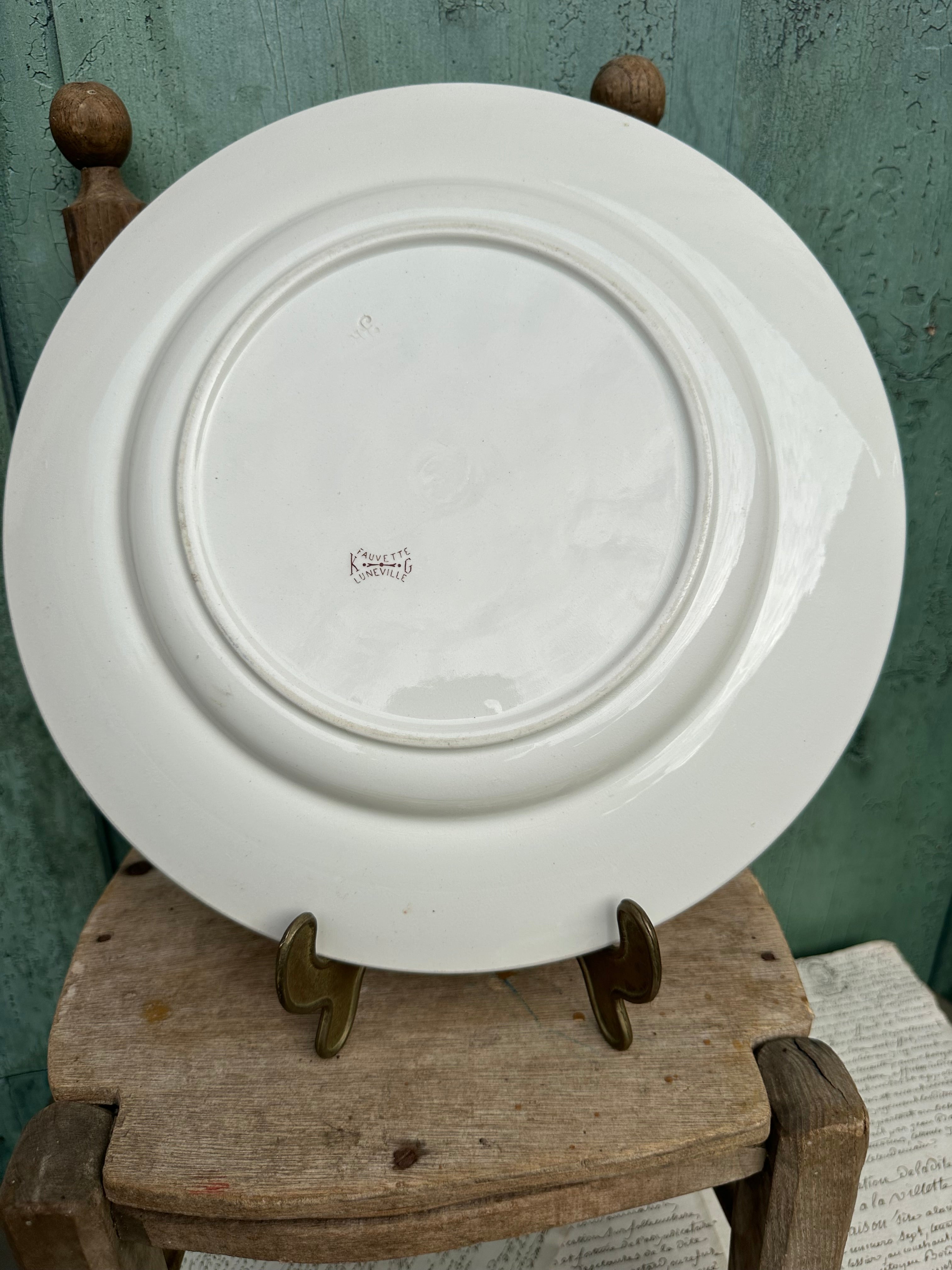 II. Plat rond terre de fer Lunéville modèle Fauvette