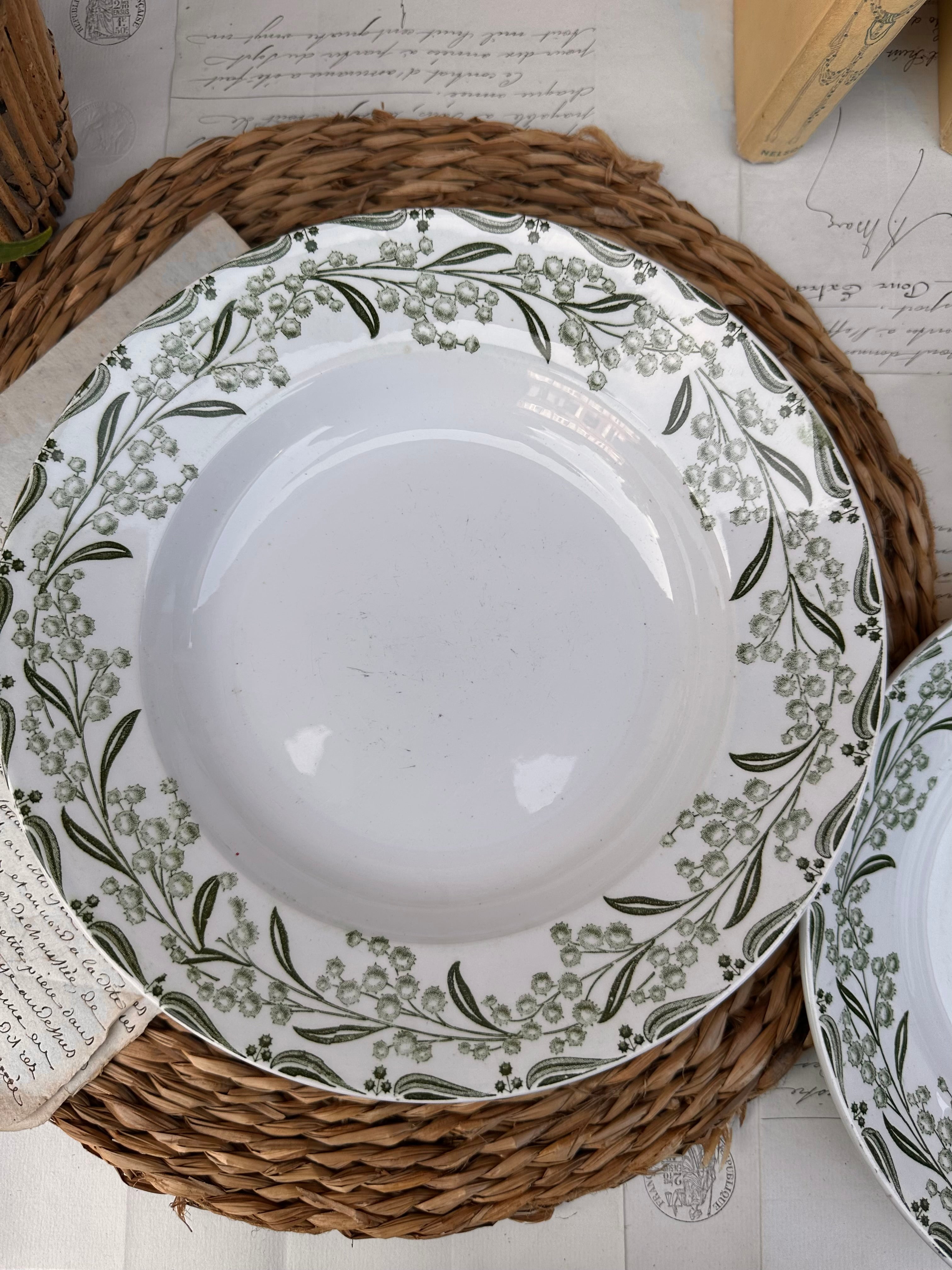 Série de 5 assiettes creuses St. Amand modèle Mimosa