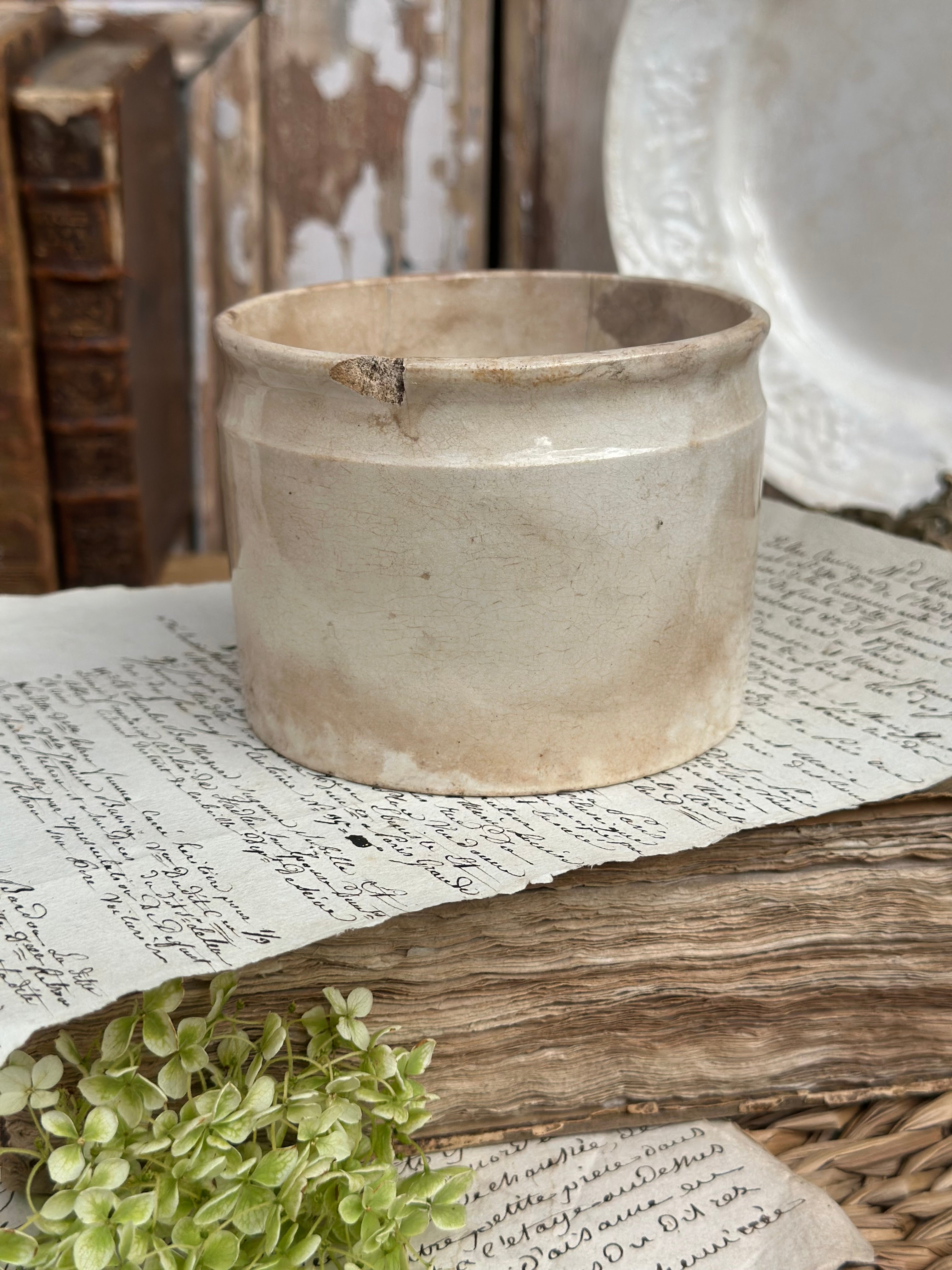 Patinated grease pot Choisy le Roi