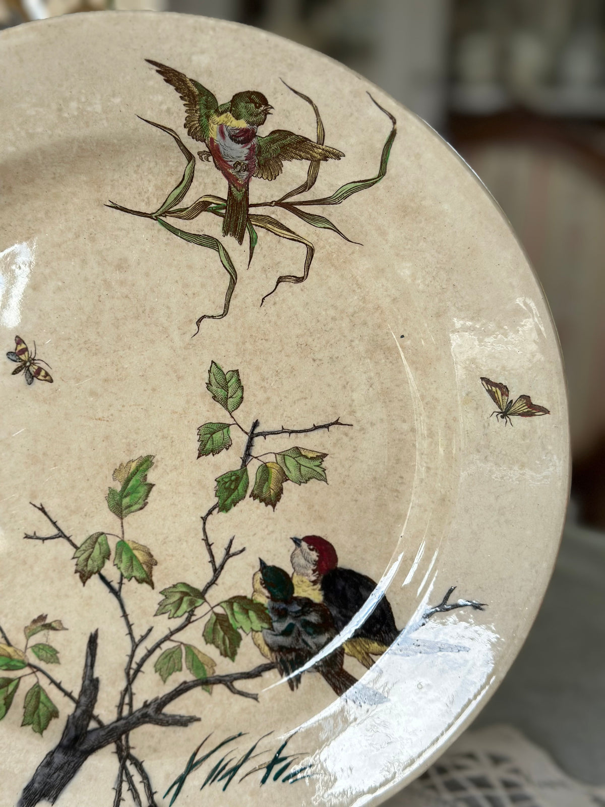 Plat rond polychrome B F K modèle Chanteurs