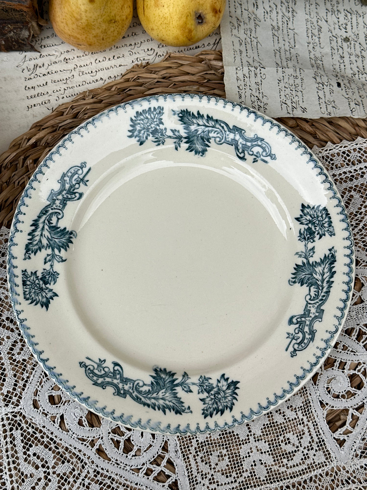 D. Suite de 6 assiettes à dessert dépareillées