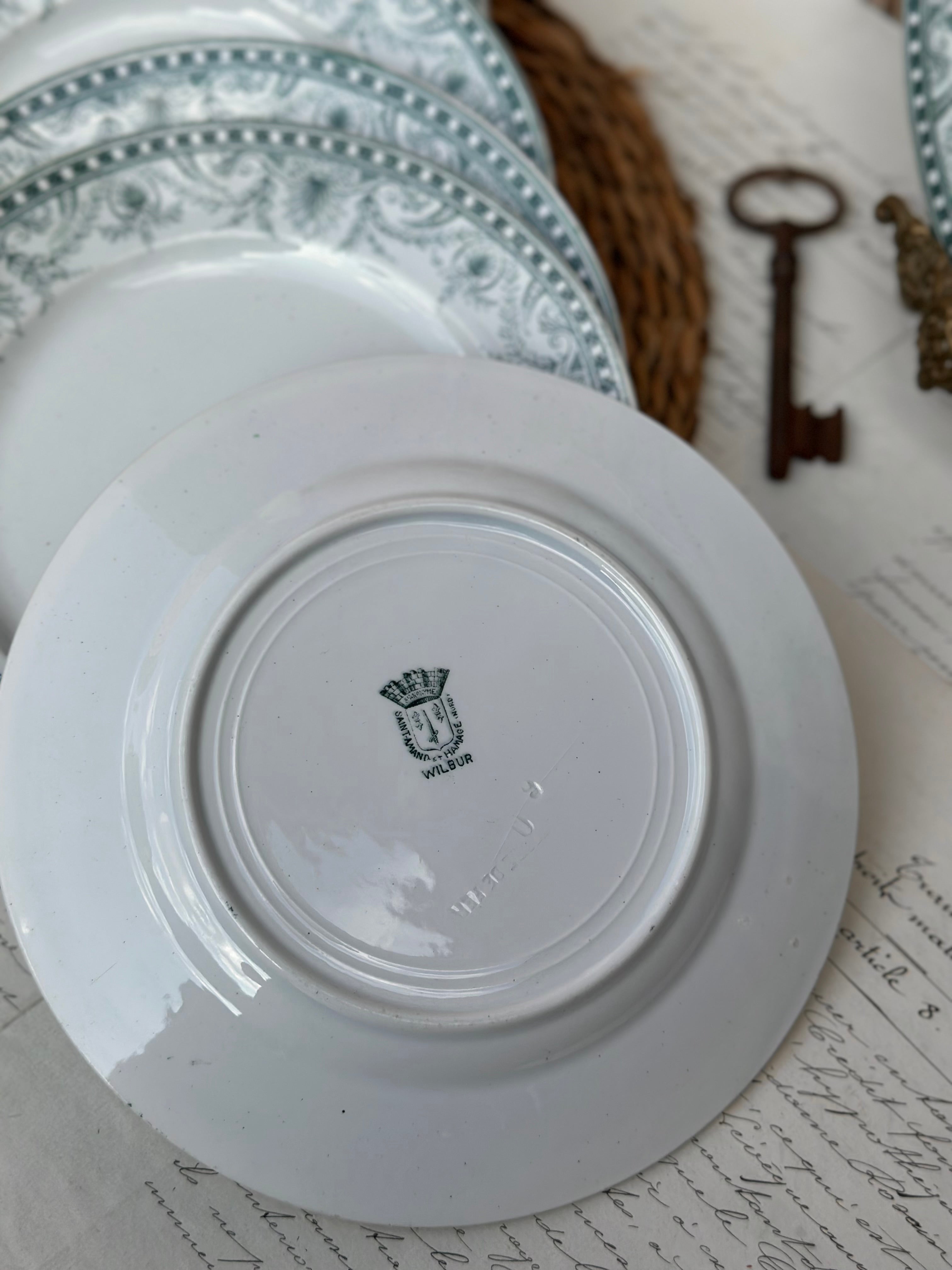 Suite de 6 assiettes à dessert St. Amand modèle Wilbur