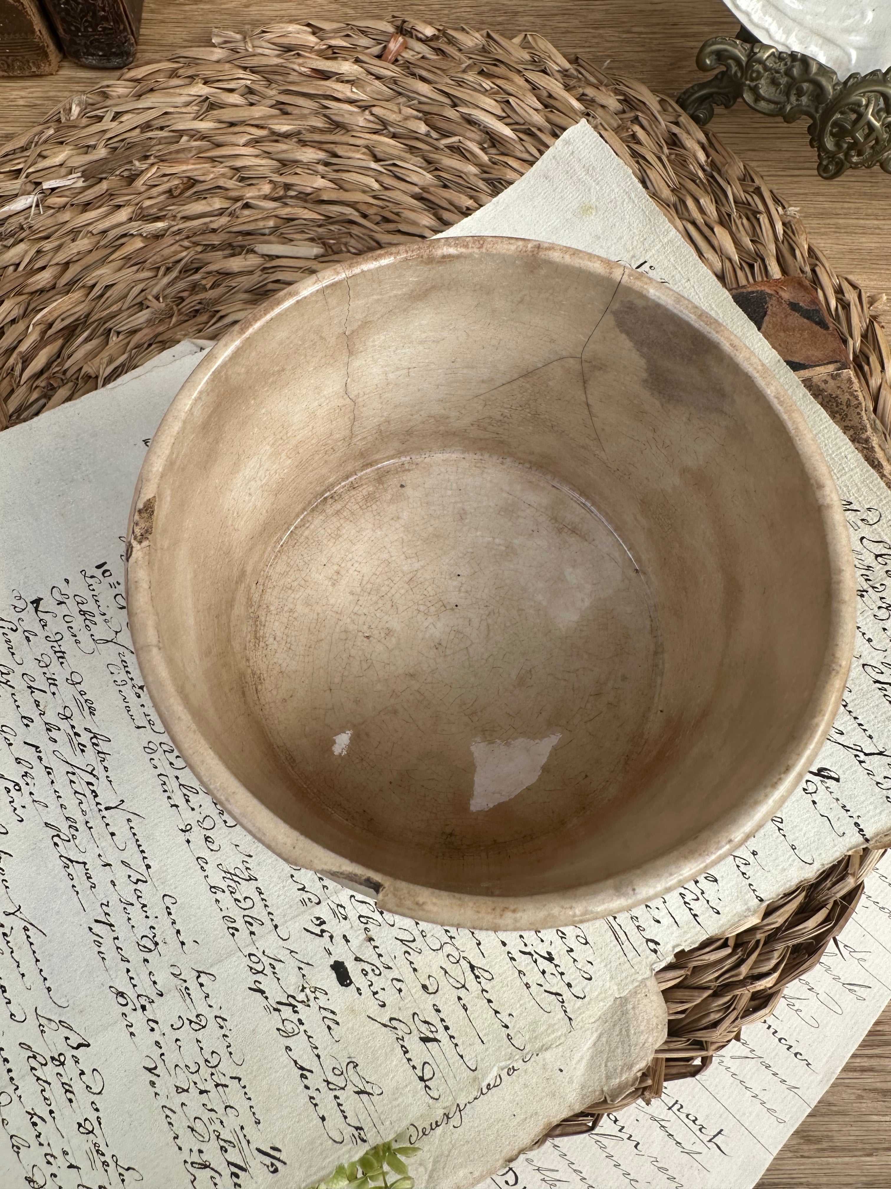 Patinated grease pot Choisy le Roi