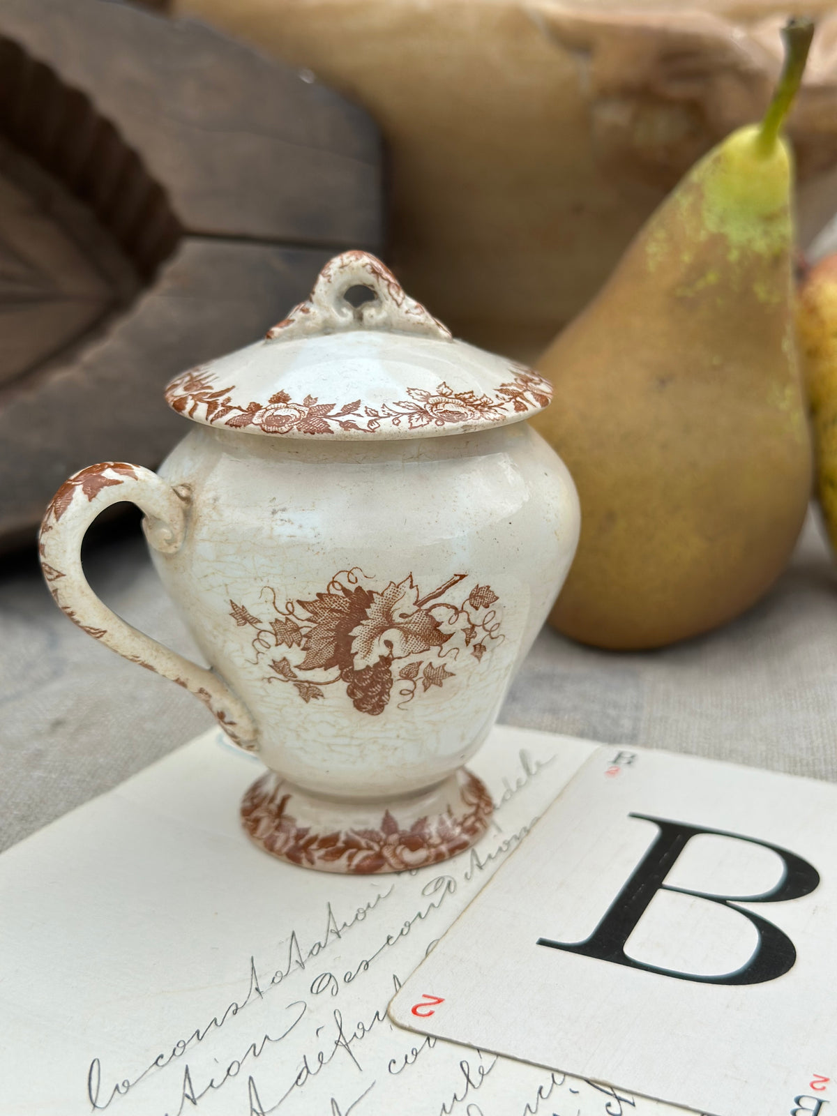 B. Pot à crème terre de fer Choisy le Roi, patiné