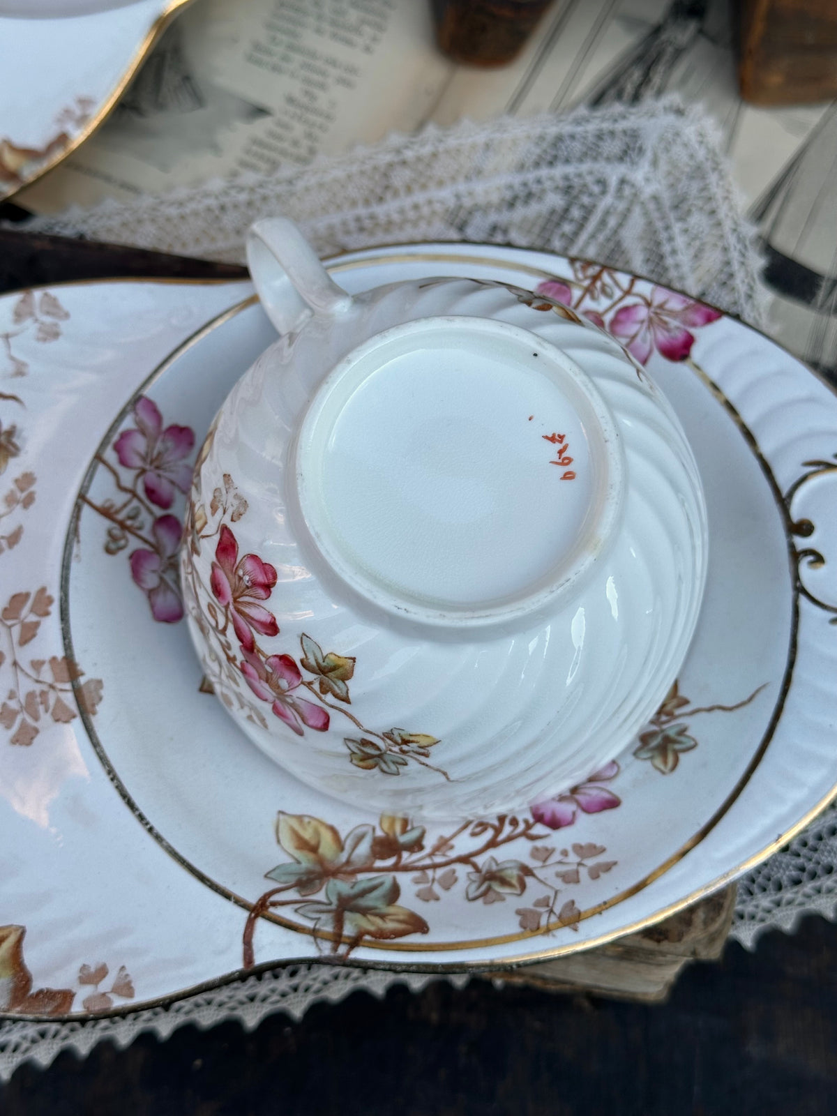I. Sublime grande tasse à thé polychrome