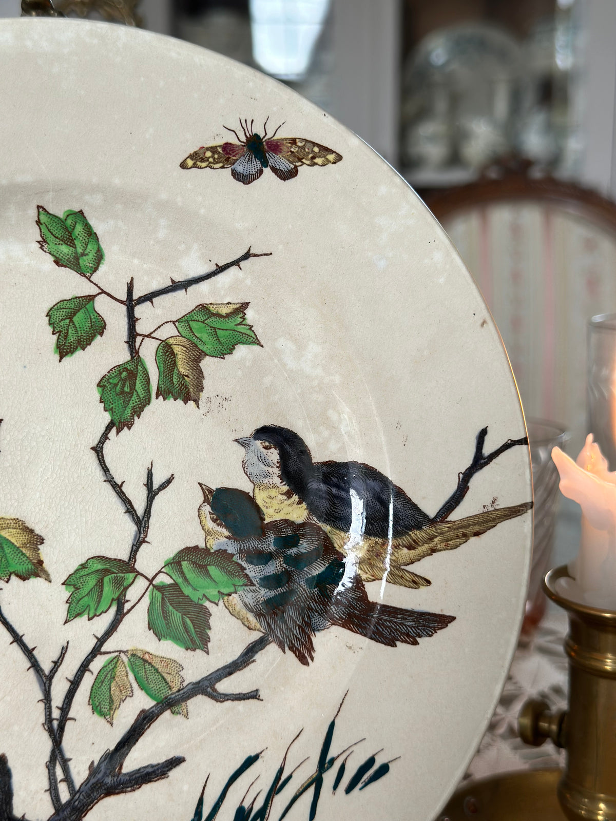 Assiette à dessert polychrome B F K modèle Chanteurs