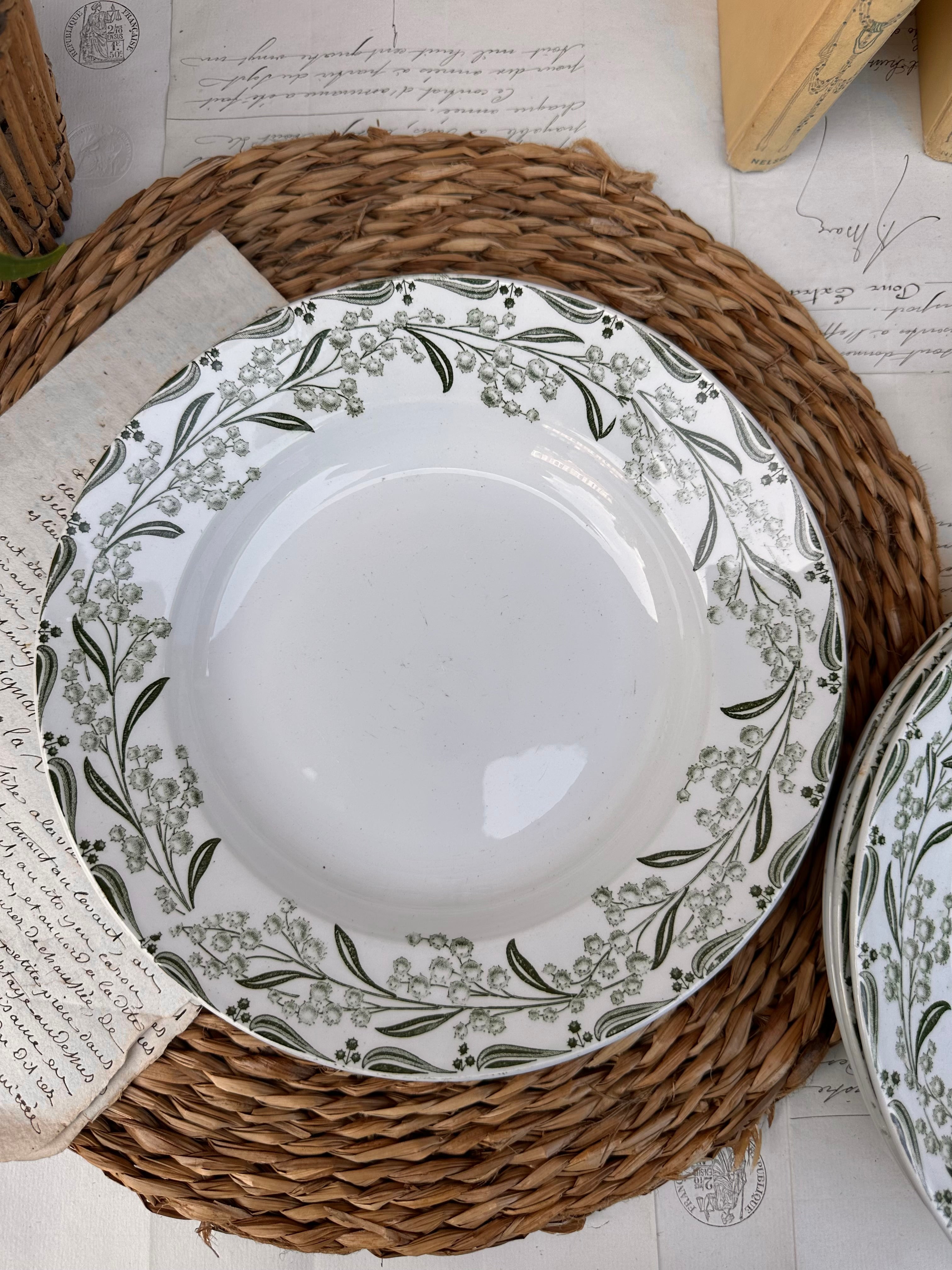 Série de 5 assiettes creuses St. Amand modèle Mimosa