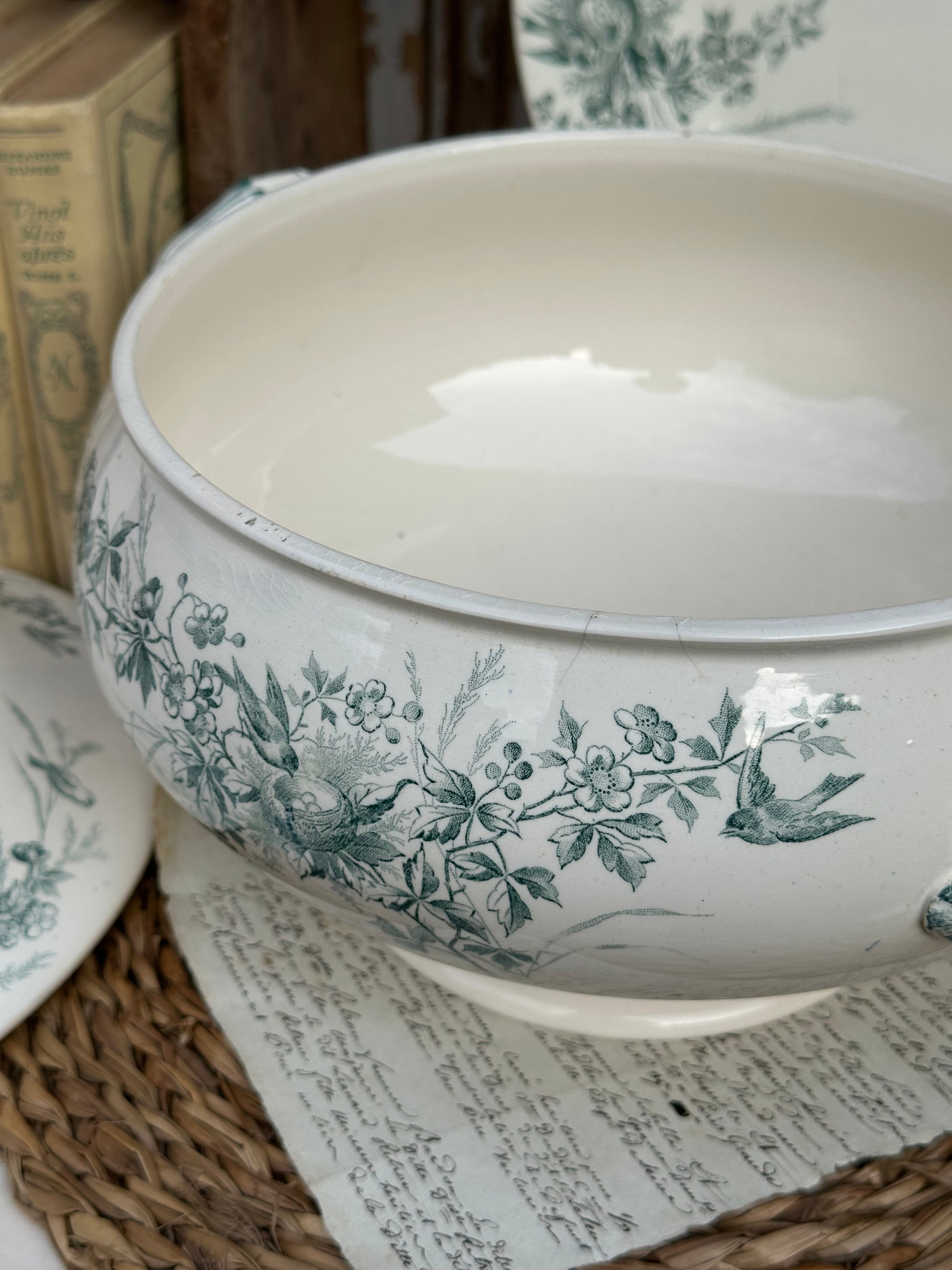 Large Creil et Montereau soup tureen, Linotte model
