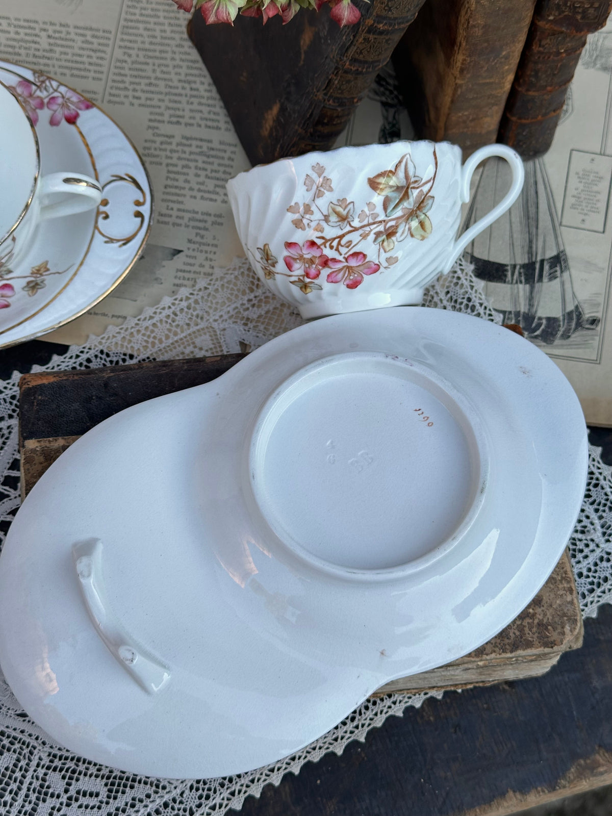 II. Sublime grande tasse à thé polychrome