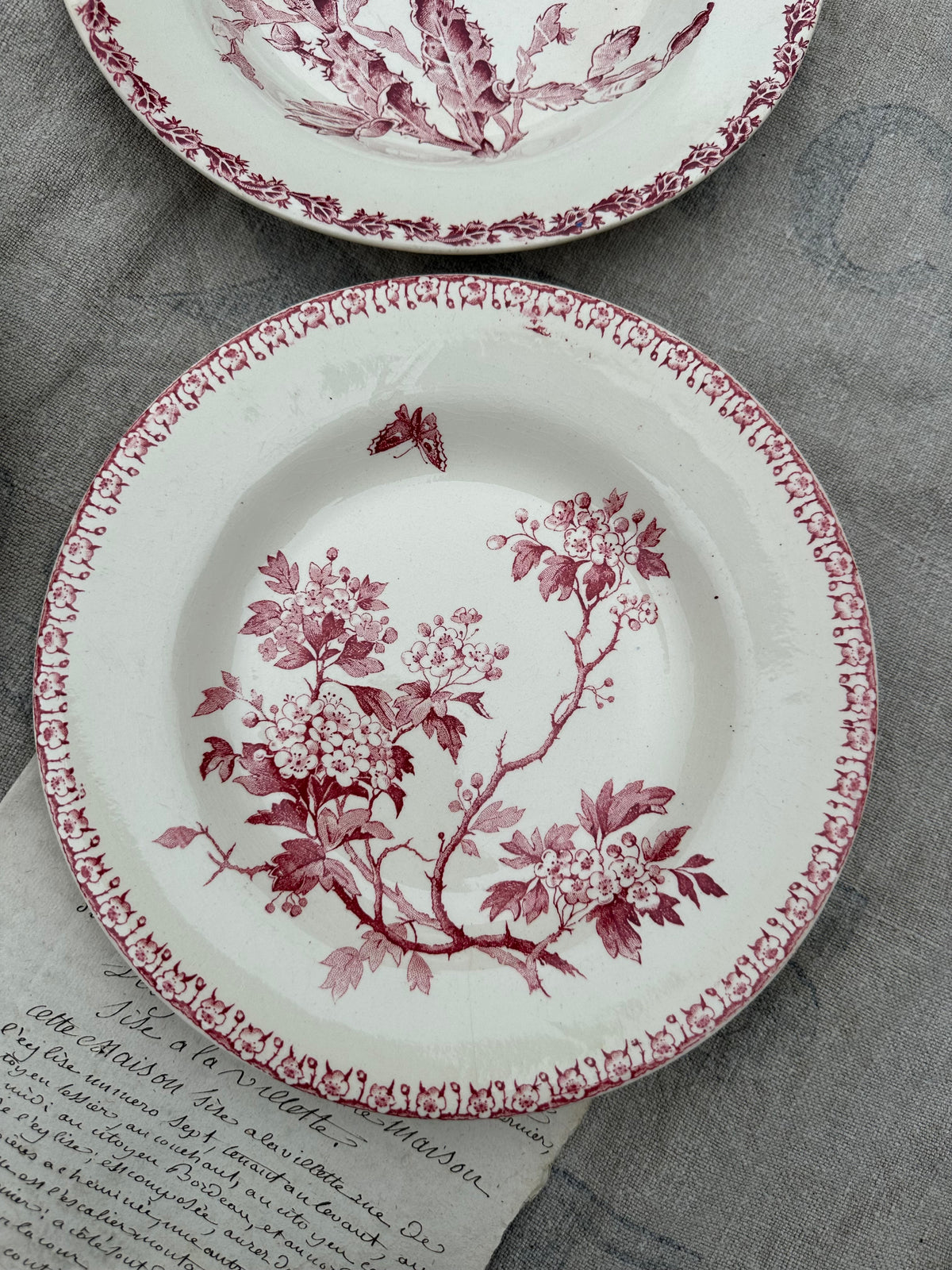 Set of 4 mismatched deep plates