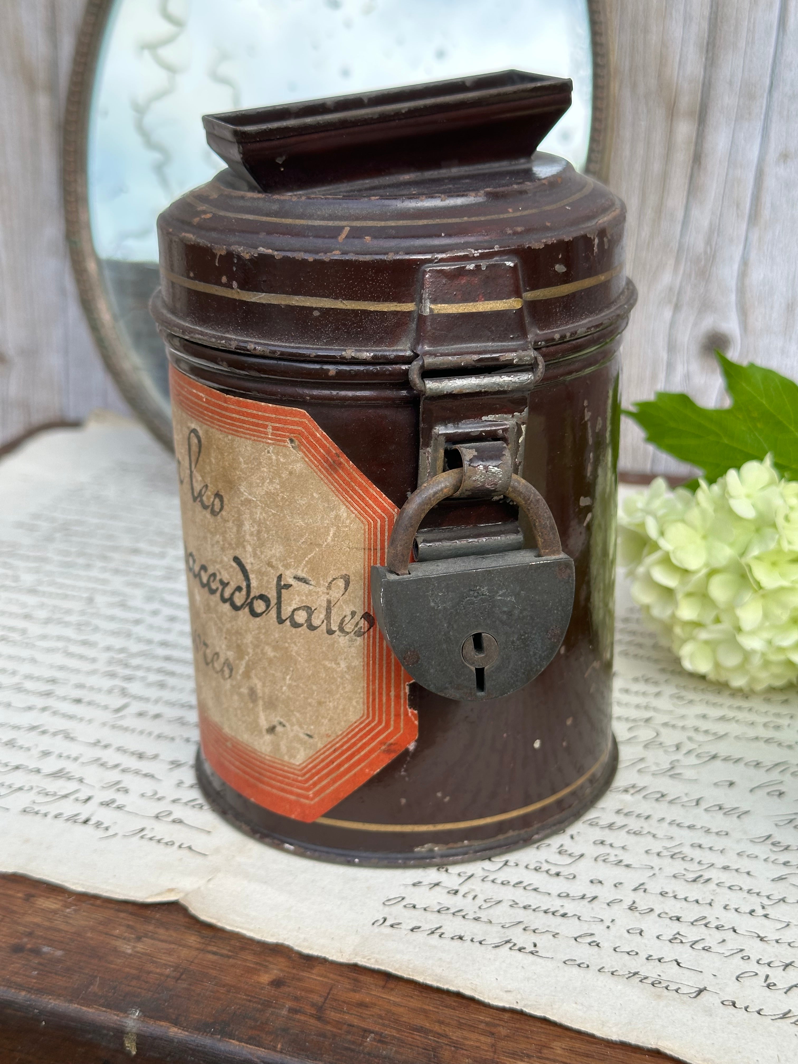 Rare tronc de quête ancienne en métal avec son cadenas d'origine